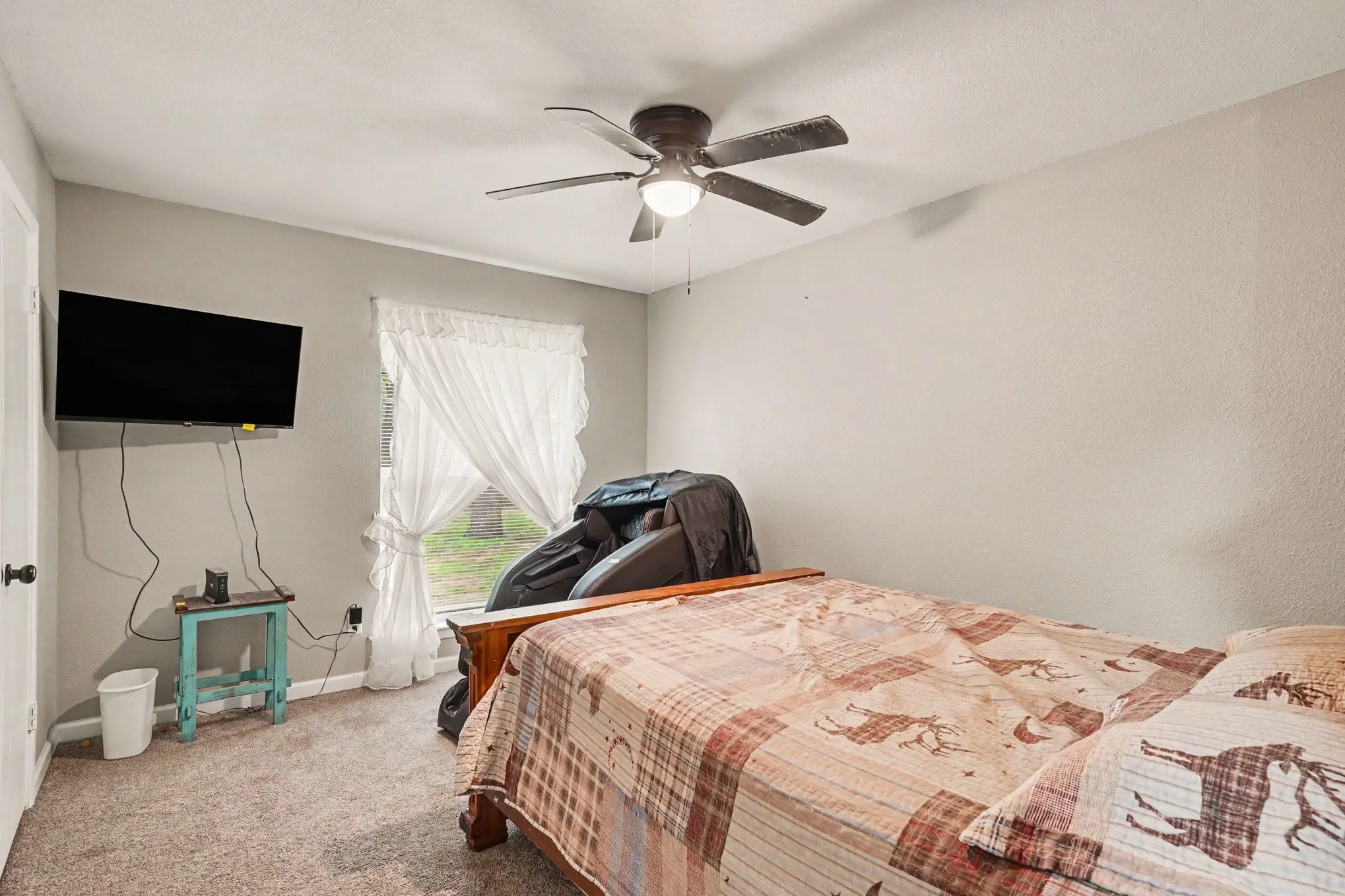 Single Family Residence For Sale in Tarrant County , 1908 Thousand Oaks Drive, Burleson, Texas 76028, 5 Bedroom, 3 Bathroom, 2 Garage spaces, 2,960 Sqft, built in 1977, mls#21282301, Real Estate Agent in Burleson, Homes For Sale in Tarrant county, Homes For Sale in Burleson, Realtor in Burleson Texas, Real Estate Brokerage Independent Realty Texas, Luminita Cordes Realtor