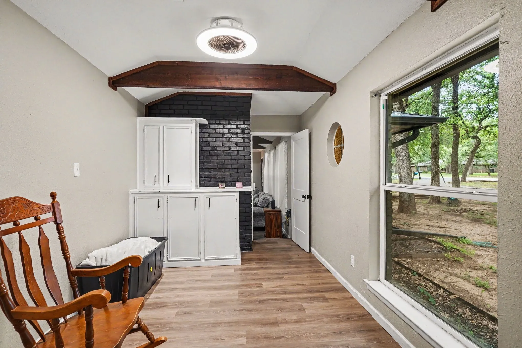 Single Family Residence For Sale in Tarrant County , 1908 Thousand Oaks Drive, Burleson, Texas 76028, 5 Bedroom, 3 Bathroom, 2 Garage spaces, 2,960 Sqft, built in 1977, mls#21282301, Real Estate Agent in Burleson, Homes For Sale in Tarrant county, Homes For Sale in Burleson, Realtor in Burleson Texas, Real Estate Brokerage Independent Realty Texas, Luminita Cordes Realtor