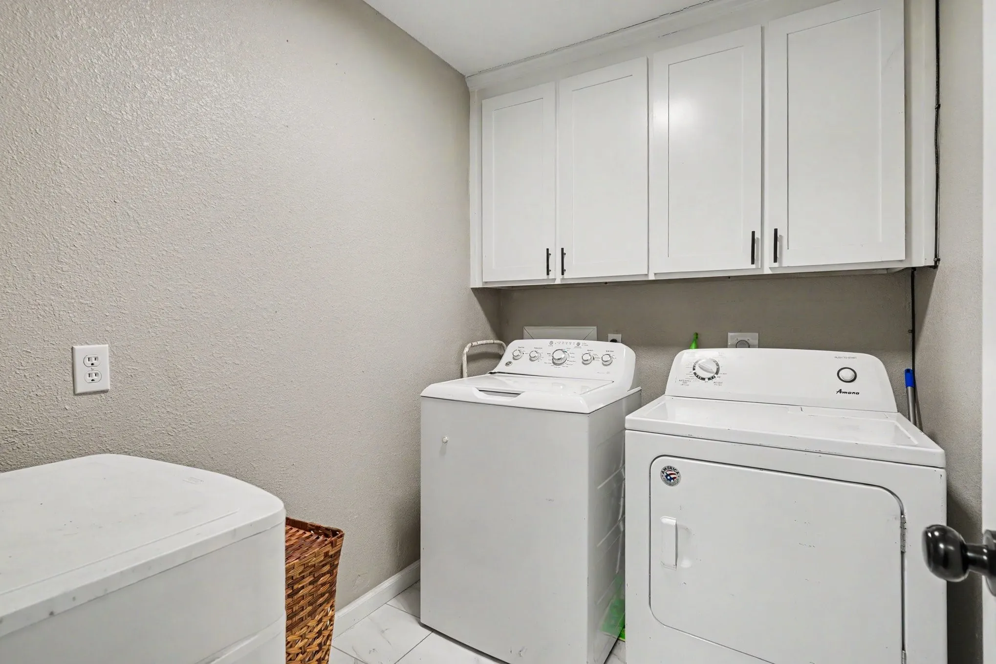 Single Family Residence For Sale in Tarrant County , 1908 Thousand Oaks Drive, Burleson, Texas 76028, 5 Bedroom, 3 Bathroom, 2 Garage spaces, 2,960 Sqft, built in 1977, mls#21282301, Real Estate Agent in Burleson, Homes For Sale in Tarrant county, Homes For Sale in Burleson, Realtor in Burleson Texas, Real Estate Brokerage Independent Realty Texas, Luminita Cordes Realtor