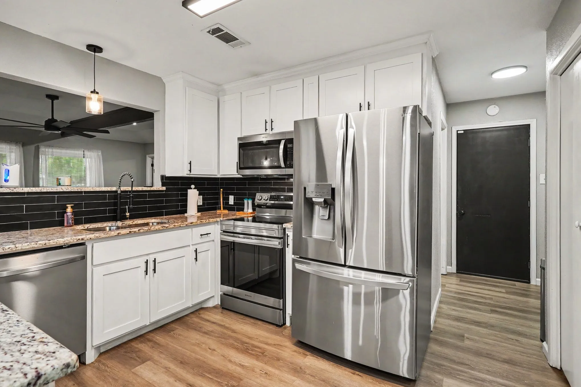 Single Family Residence For Sale in Tarrant County , 1908 Thousand Oaks Drive, Burleson, Texas 76028, 5 Bedroom, 3 Bathroom, 2 Garage spaces, 2,960 Sqft, built in 1977, mls#21282301, Real Estate Agent in Burleson, Homes For Sale in Tarrant county, Homes For Sale in Burleson, Realtor in Burleson Texas, Real Estate Brokerage Independent Realty Texas, Luminita Cordes Realtor