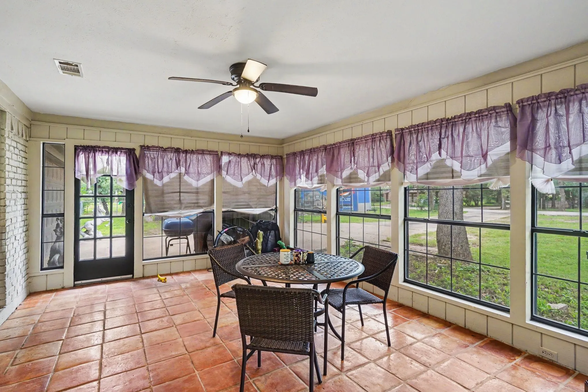 Single Family Residence For Sale in Tarrant County , 1908 Thousand Oaks Drive, Burleson, Texas 76028, 5 Bedroom, 3 Bathroom, 2 Garage spaces, 2,960 Sqft, built in 1977, mls#21282301, Real Estate Agent in Burleson, Homes For Sale in Tarrant county, Homes For Sale in Burleson, Realtor in Burleson Texas, Real Estate Brokerage Independent Realty Texas, Luminita Cordes Realtor