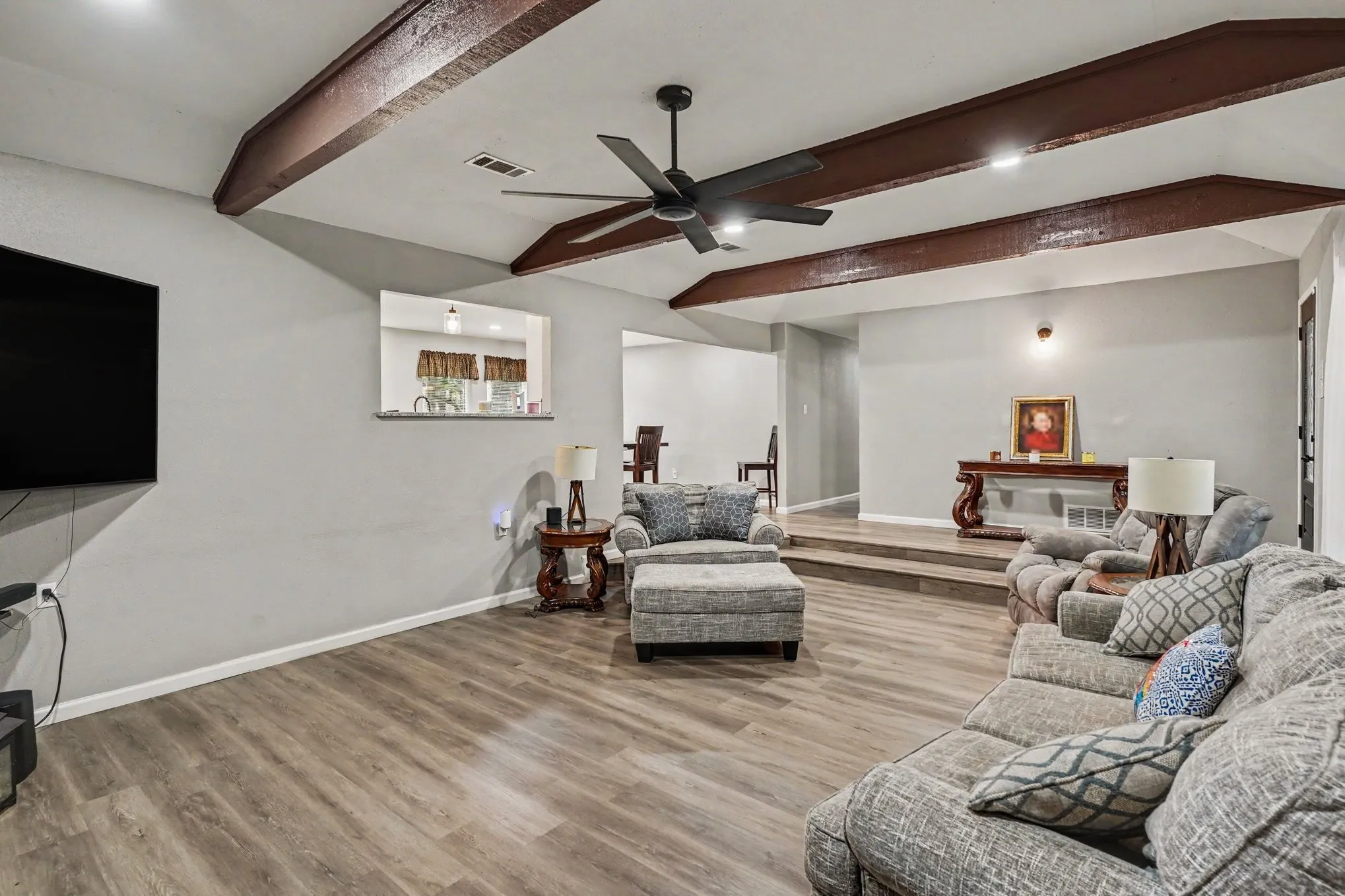 Single Family Residence For Sale in Tarrant County , 1908 Thousand Oaks Drive, Burleson, Texas 76028, 5 Bedroom, 3 Bathroom, 2 Garage spaces, 2,960 Sqft, built in 1977, mls#21282301, Real Estate Agent in Burleson, Homes For Sale in Tarrant county, Homes For Sale in Burleson, Realtor in Burleson Texas, Real Estate Brokerage Independent Realty Texas, Luminita Cordes Realtor