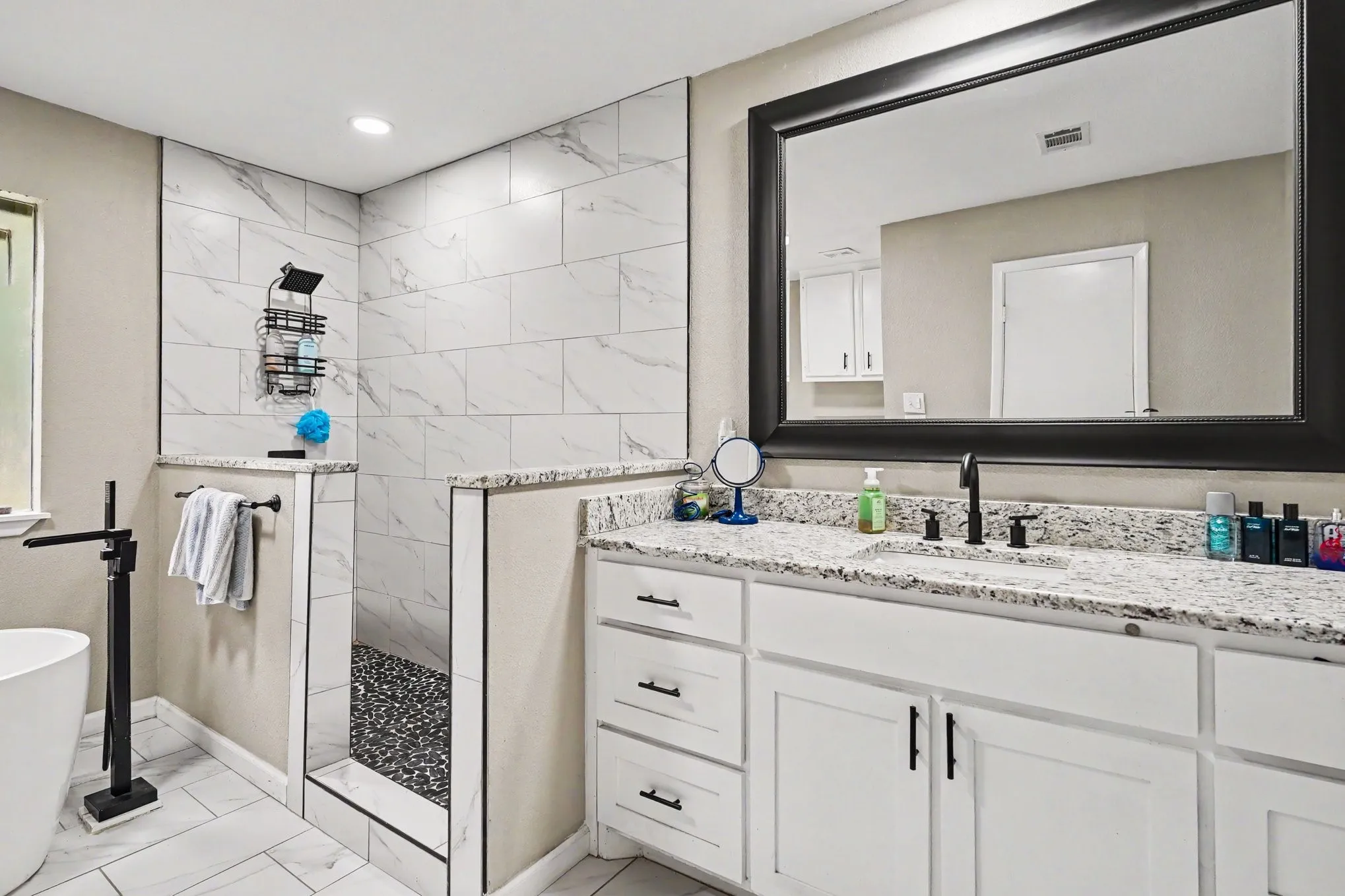 Single Family Residence For Sale in Tarrant County , 1908 Thousand Oaks Drive, Burleson, Texas 76028, 5 Bedroom, 3 Bathroom, 2 Garage spaces, 2,960 Sqft, built in 1977, mls#21282301, Real Estate Agent in Burleson, Homes For Sale in Tarrant county, Homes For Sale in Burleson, Realtor in Burleson Texas, Real Estate Brokerage Independent Realty Texas, Luminita Cordes Realtor