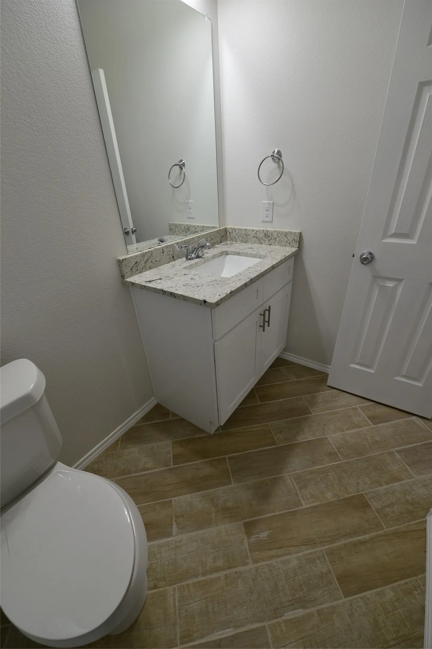 Single Family Residence For Rent in Ellis County , 2393 Murphy Court, Red Oak, Texas 75154, 3 Bedrooms, 3 Bathrooms, Garage spaces, 1,500 Sqft, built in 2025, Price $1,995, mls#21282302, Real Estate Agent in Red Oak, Homes For Rent in Ellis county, Homes For Rent in Red Oak, Realtor in Red Oak Texas, Real Estate Brokerage Independent Realty Texas, Luminita Cordes Realtor