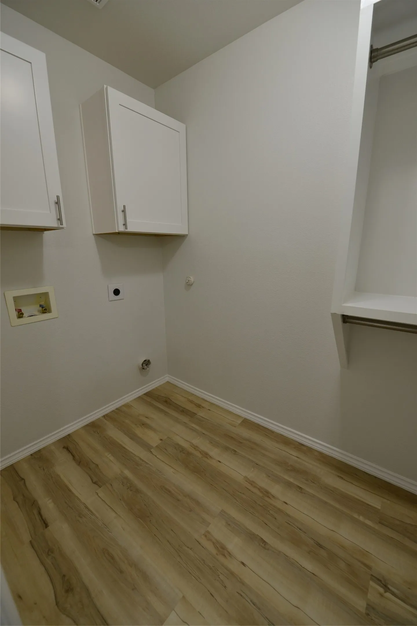 Single Family Residence For Rent in Ellis County , 2385 Murphy Court, Red Oak, Texas 75154, 3 Bedroom, 3 Bathroom, Garage spaces, 1,500 Sqft, built in 2025, mls#21282305, Real Estate Agent in Red Oak, Homes For Rent in Ellis county, Homes For Rent in Red Oak, Realtor in Red Oak Texas, Real Estate Brokerage Independent Realty Texas, Luminita Cordes Realtor
