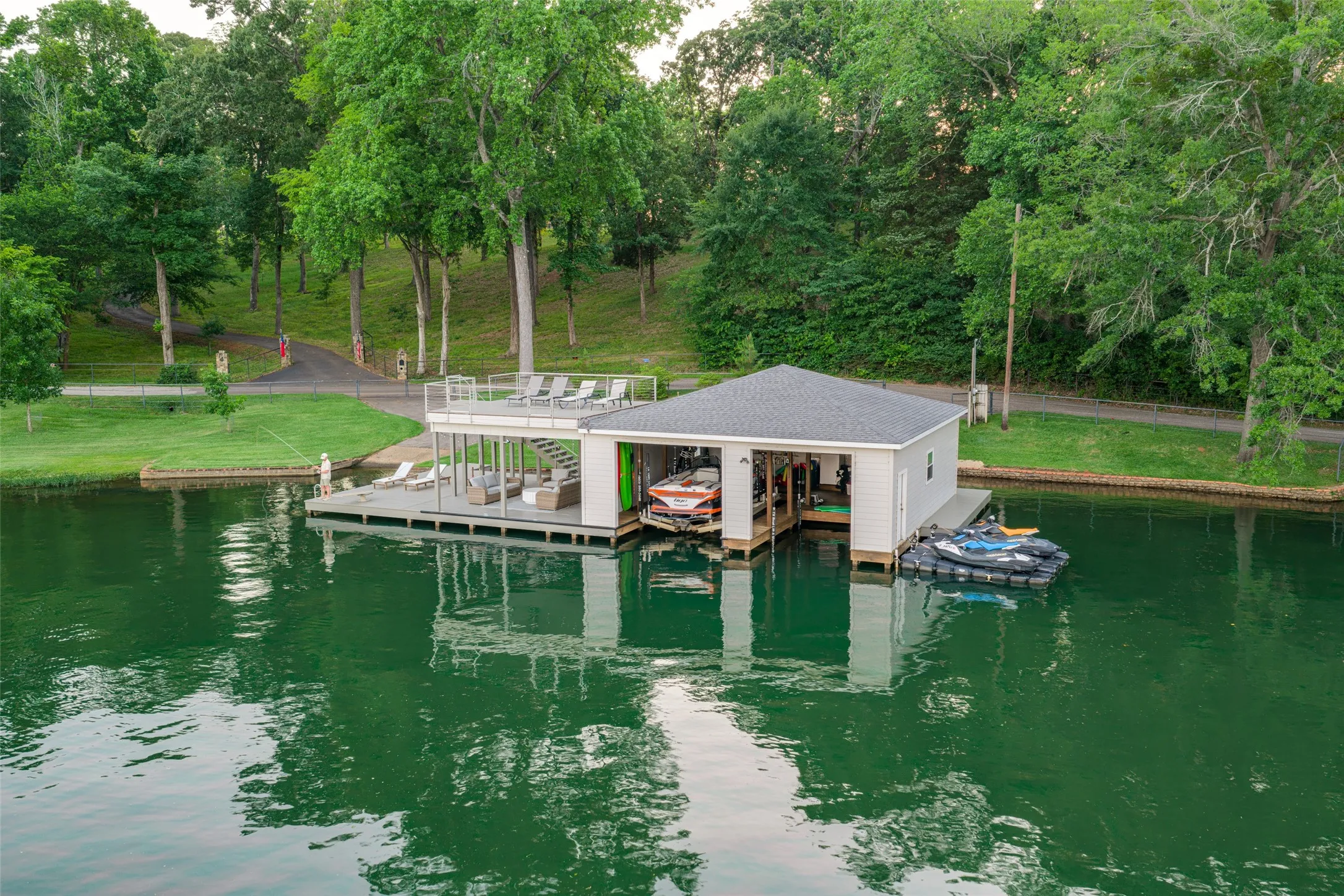 Single Family Residence For Sale in Cherokee County , 1281 County Road 3113, Jacksonville, Texas 75766, 4 Bedroom, 4 Bathroom, 4 Garage spaces, 4,763 Sqft, built in 2006, mls#21281771, Real Estate Agent in Jacksonville, Homes For Sale in Cherokee county, Homes For Sale in Jacksonville, Realtor in Jacksonville Texas, Real Estate Brokerage Independent Realty Texas, Luminita Cordes Realtor
