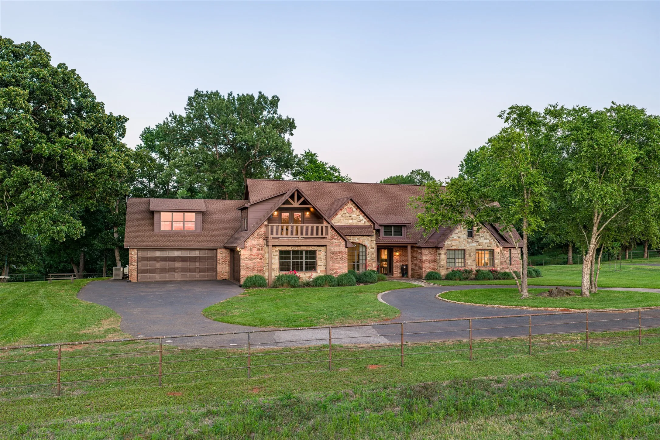 Single Family Residence For Sale in Cherokee County , 1281 County Road 3113, Jacksonville, Texas 75766, 4 Bedroom, 4 Bathroom, 4 Garage spaces, 4,763 Sqft, built in 2006, mls#21281771, Real Estate Agent in Jacksonville, Homes For Sale in Cherokee county, Homes For Sale in Jacksonville, Realtor in Jacksonville Texas, Real Estate Brokerage Independent Realty Texas, Luminita Cordes Realtor
