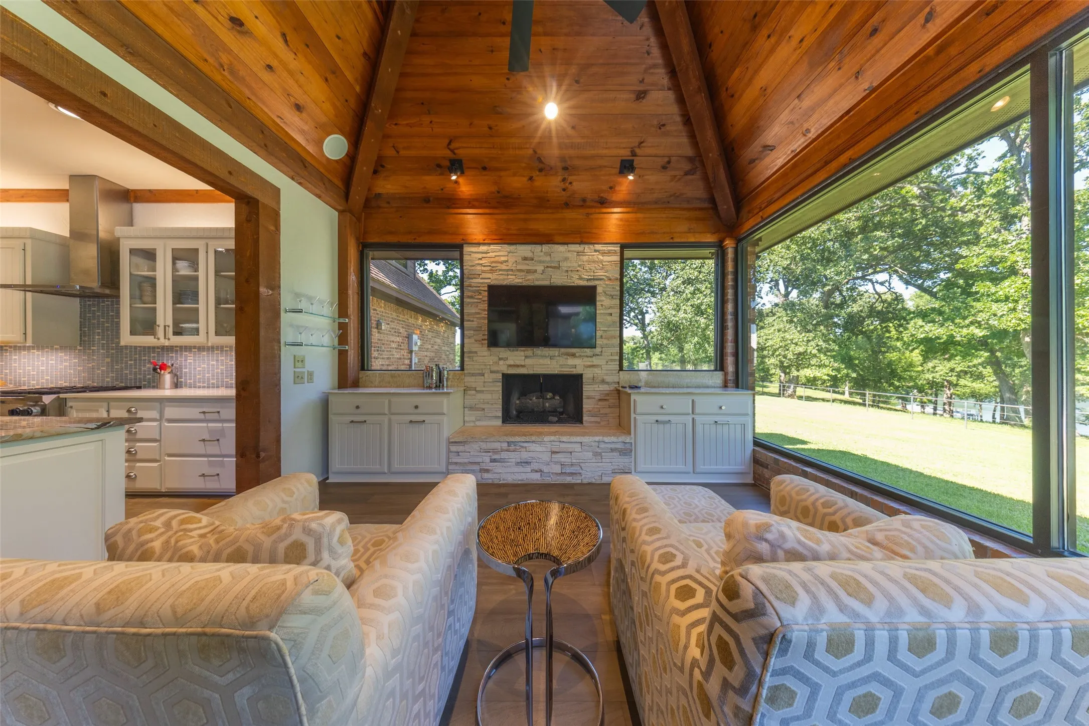 Single Family Residence For Sale in Cherokee County , 1281 County Road 3113, Jacksonville, Texas 75766, 4 Bedroom, 4 Bathroom, 4 Garage spaces, 4,763 Sqft, built in 2006, mls#21281771, Real Estate Agent in Jacksonville, Homes For Sale in Cherokee county, Homes For Sale in Jacksonville, Realtor in Jacksonville Texas, Real Estate Brokerage Independent Realty Texas, Luminita Cordes Realtor