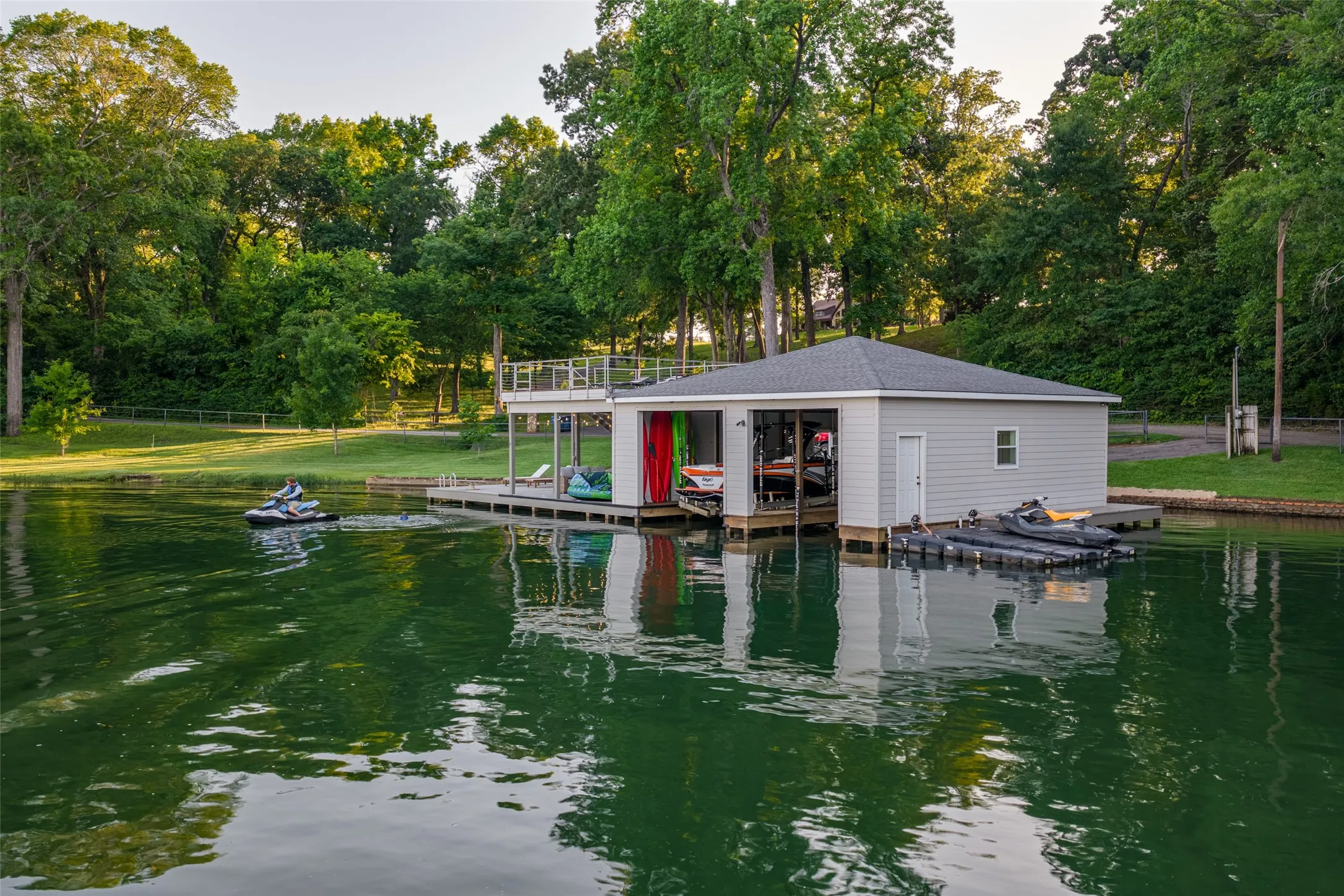 Single Family Residence For Sale in Cherokee County , 1281 County Road 3113, Jacksonville, Texas 75766, 4 Bedroom, 4 Bathroom, 4 Garage spaces, 4,763 Sqft, built in 2006, mls#21281771, Real Estate Agent in Jacksonville, Homes For Sale in Cherokee county, Homes For Sale in Jacksonville, Realtor in Jacksonville Texas, Real Estate Brokerage Independent Realty Texas, Luminita Cordes Realtor