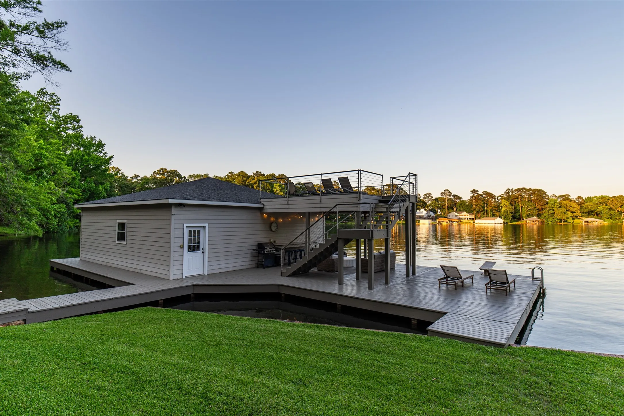 Single Family Residence For Sale in Cherokee County , 1281 County Road 3113, Jacksonville, Texas 75766, 4 Bedroom, 4 Bathroom, 4 Garage spaces, 4,763 Sqft, built in 2006, mls#21281771, Real Estate Agent in Jacksonville, Homes For Sale in Cherokee county, Homes For Sale in Jacksonville, Realtor in Jacksonville Texas, Real Estate Brokerage Independent Realty Texas, Luminita Cordes Realtor
