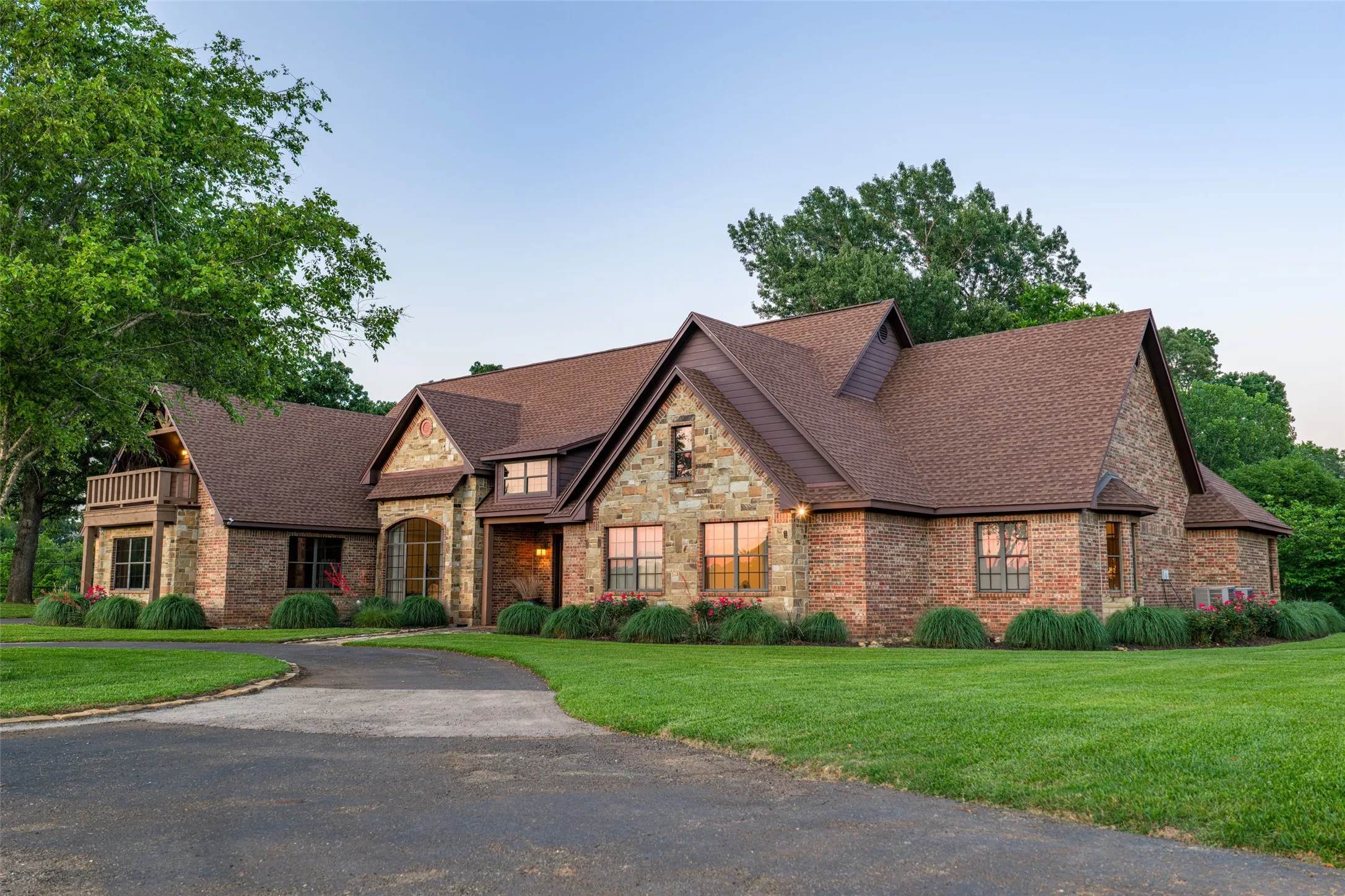 Single Family Residence For Sale in Cherokee County , 1281 County Road 3113, Jacksonville, Texas 75766, 4 Bedroom, 4 Bathroom, 4 Garage spaces, 4,763 Sqft, built in 2006, mls#21281771, Real Estate Agent in Jacksonville, Homes For Sale in Cherokee county, Homes For Sale in Jacksonville, Realtor in Jacksonville Texas, Real Estate Brokerage Independent Realty Texas, Luminita Cordes Realtor