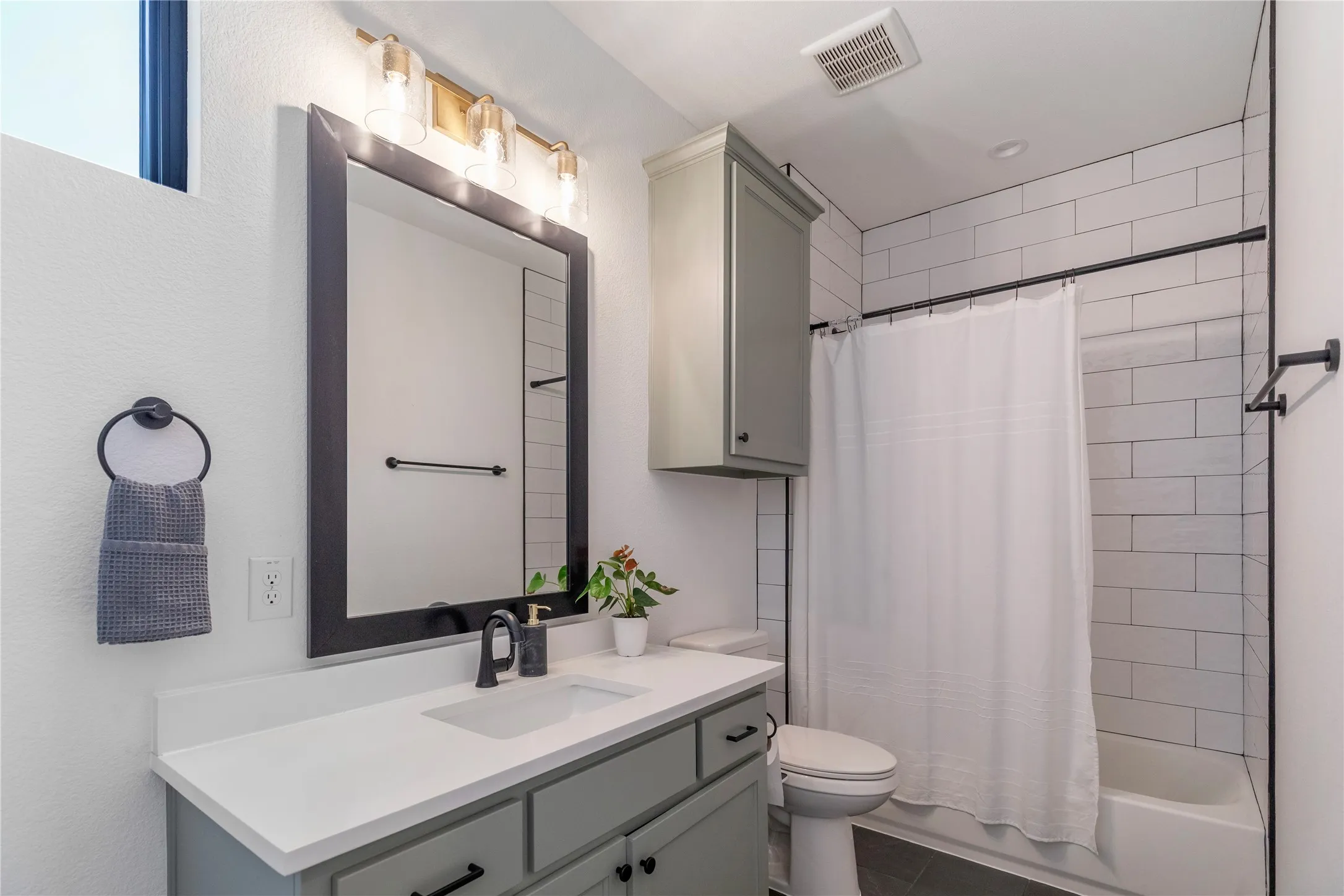Single Family Residence For Sale in Tarrant County , 2043 Sicily Lane, Haslet, Texas 76052, 5 Bedroom, 6 Bathroom, 3 Garage spaces, 4,497 Sqft, built in 2022, mls#21279404, Real Estate Agent in Haslet, Homes For Sale in Tarrant county, Homes For Sale in Haslet, Realtor in Haslet Texas, Real Estate Brokerage Independent Realty Texas, Luminita Cordes Realtor