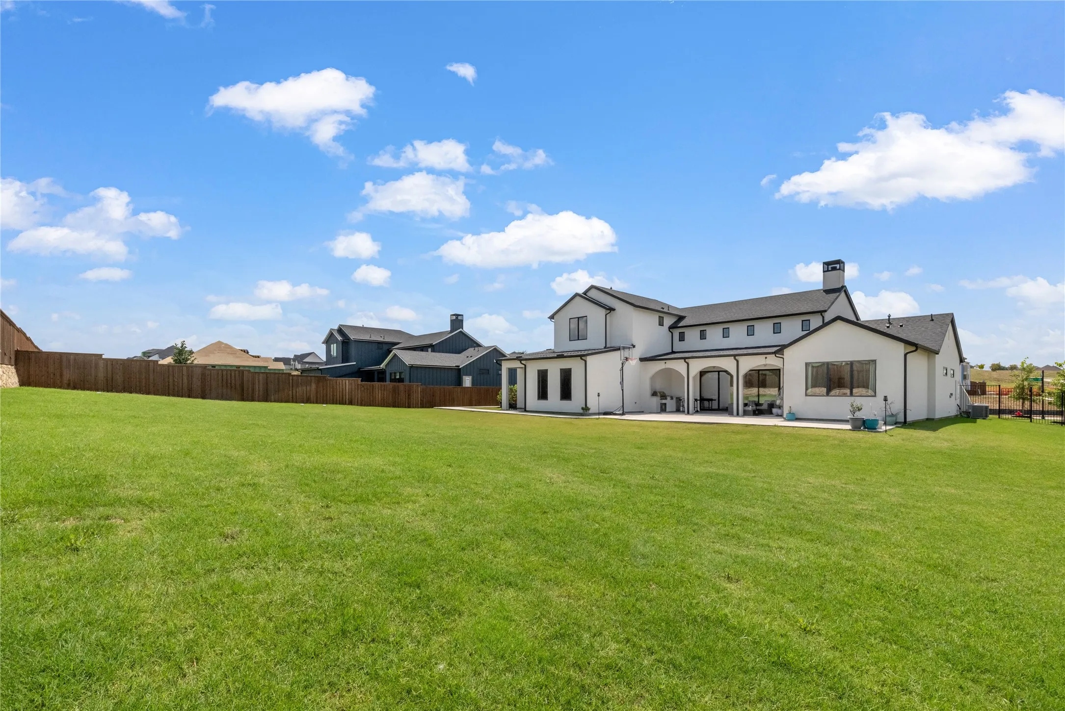 Single Family Residence For Sale in Tarrant County , 2043 Sicily Lane, Haslet, Texas 76052, 5 Bedroom, 6 Bathroom, 3 Garage spaces, 4,497 Sqft, built in 2022, mls#21279404, Real Estate Agent in Haslet, Homes For Sale in Tarrant county, Homes For Sale in Haslet, Realtor in Haslet Texas, Real Estate Brokerage Independent Realty Texas, Luminita Cordes Realtor