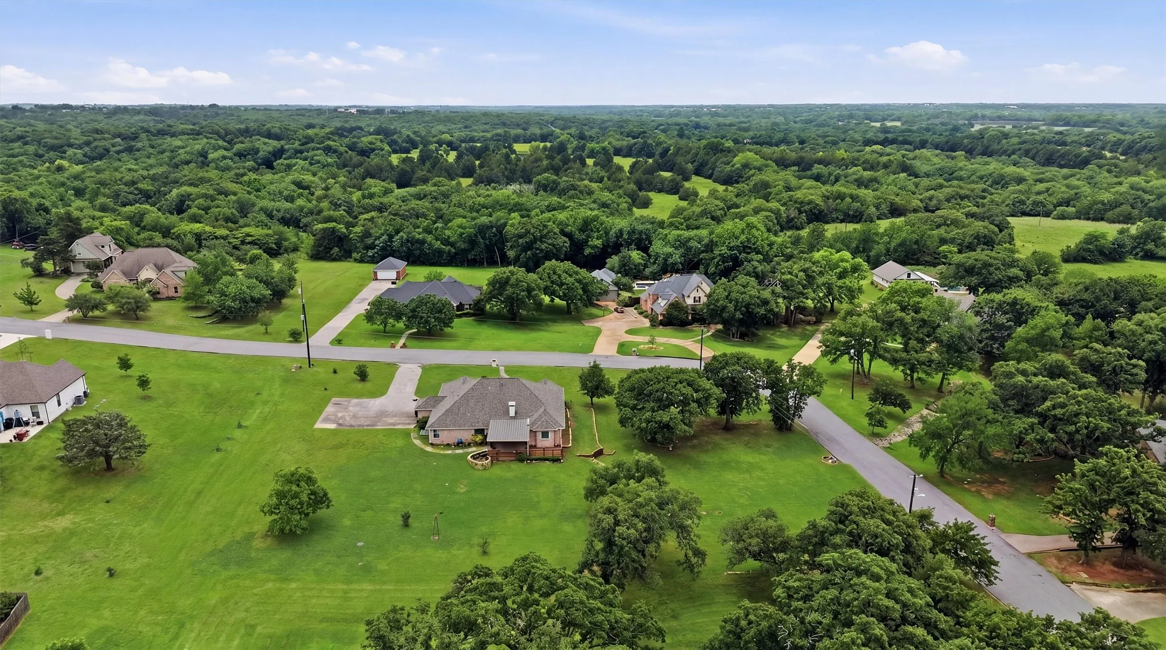 Single Family Residence For Sale in Grayson County , 1005 Catalina Drive, Bells, Texas 75414, 3 Bedroom, 2 Bathroom, 2 Garage spaces, 2,119 Sqft, built in 1999, mls#21282349, Real Estate Agent in Bells, Homes For Sale in Grayson county, Homes For Sale in Bells, Realtor in Bells Texas, Real Estate Brokerage Independent Realty Texas, Luminita Cordes Realtor
