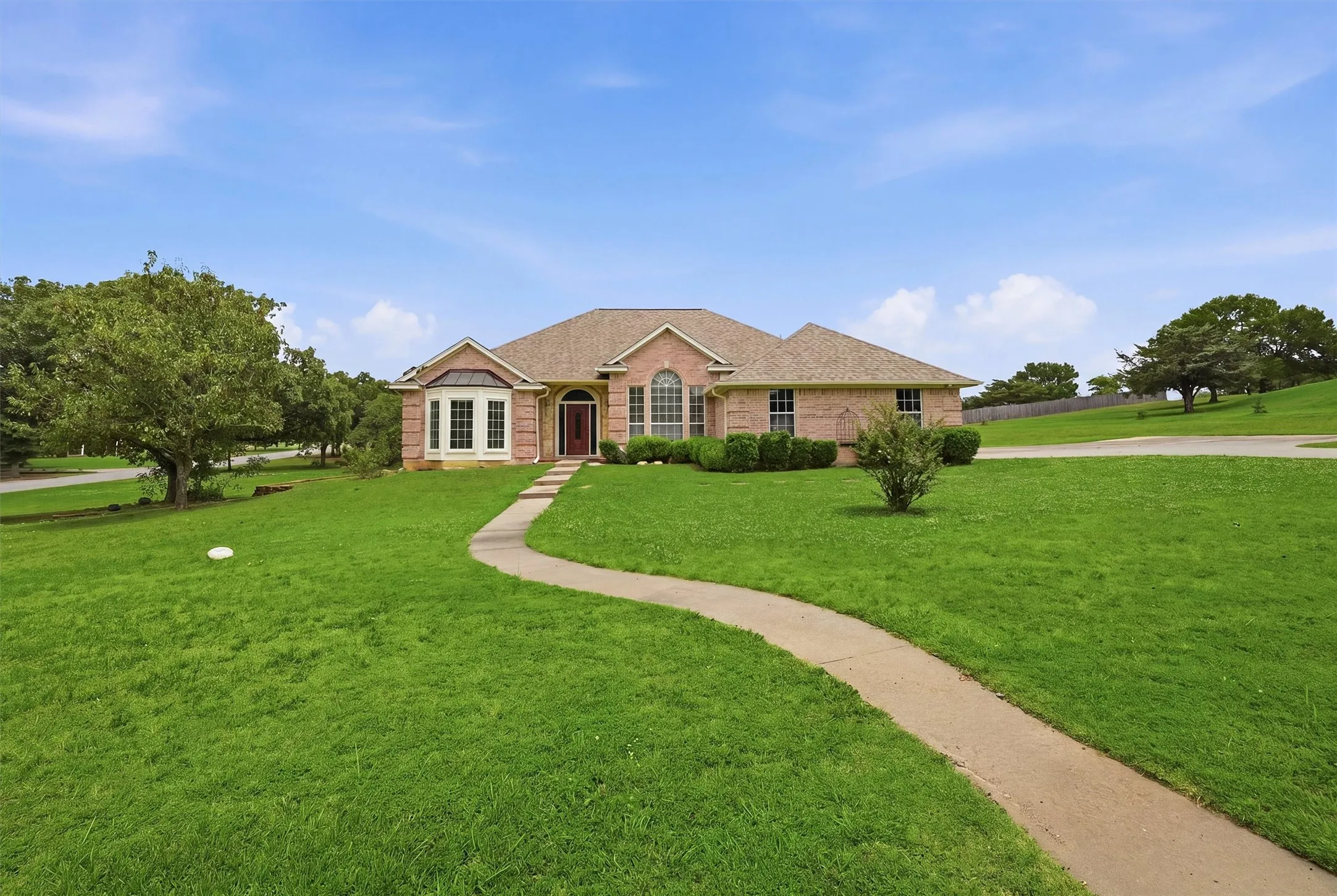 Single Family Residence For Sale in Grayson County , 1005 Catalina Drive, Bells, Texas 75414, 3 Bedroom, 2 Bathroom, 2 Garage spaces, 2,119 Sqft, built in 1999, mls#21282349, Real Estate Agent in Bells, Homes For Sale in Grayson county, Homes For Sale in Bells, Realtor in Bells Texas, Real Estate Brokerage Independent Realty Texas, Luminita Cordes Realtor