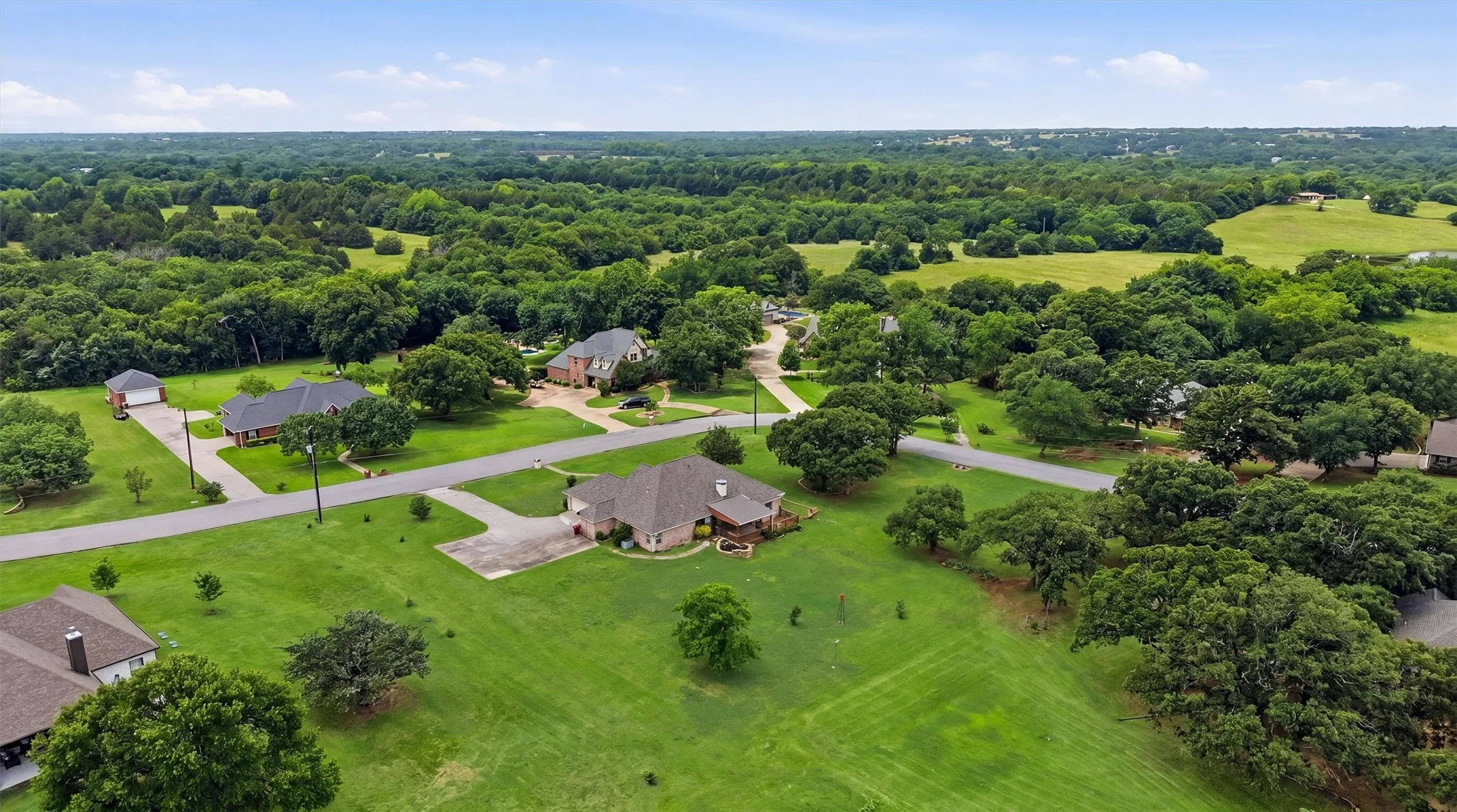 Single Family Residence For Sale in Grayson County , 1005 Catalina Drive, Bells, Texas 75414, 3 Bedroom, 2 Bathroom, 2 Garage spaces, 2,119 Sqft, built in 1999, mls#21282349, Real Estate Agent in Bells, Homes For Sale in Grayson county, Homes For Sale in Bells, Realtor in Bells Texas, Real Estate Brokerage Independent Realty Texas, Luminita Cordes Realtor