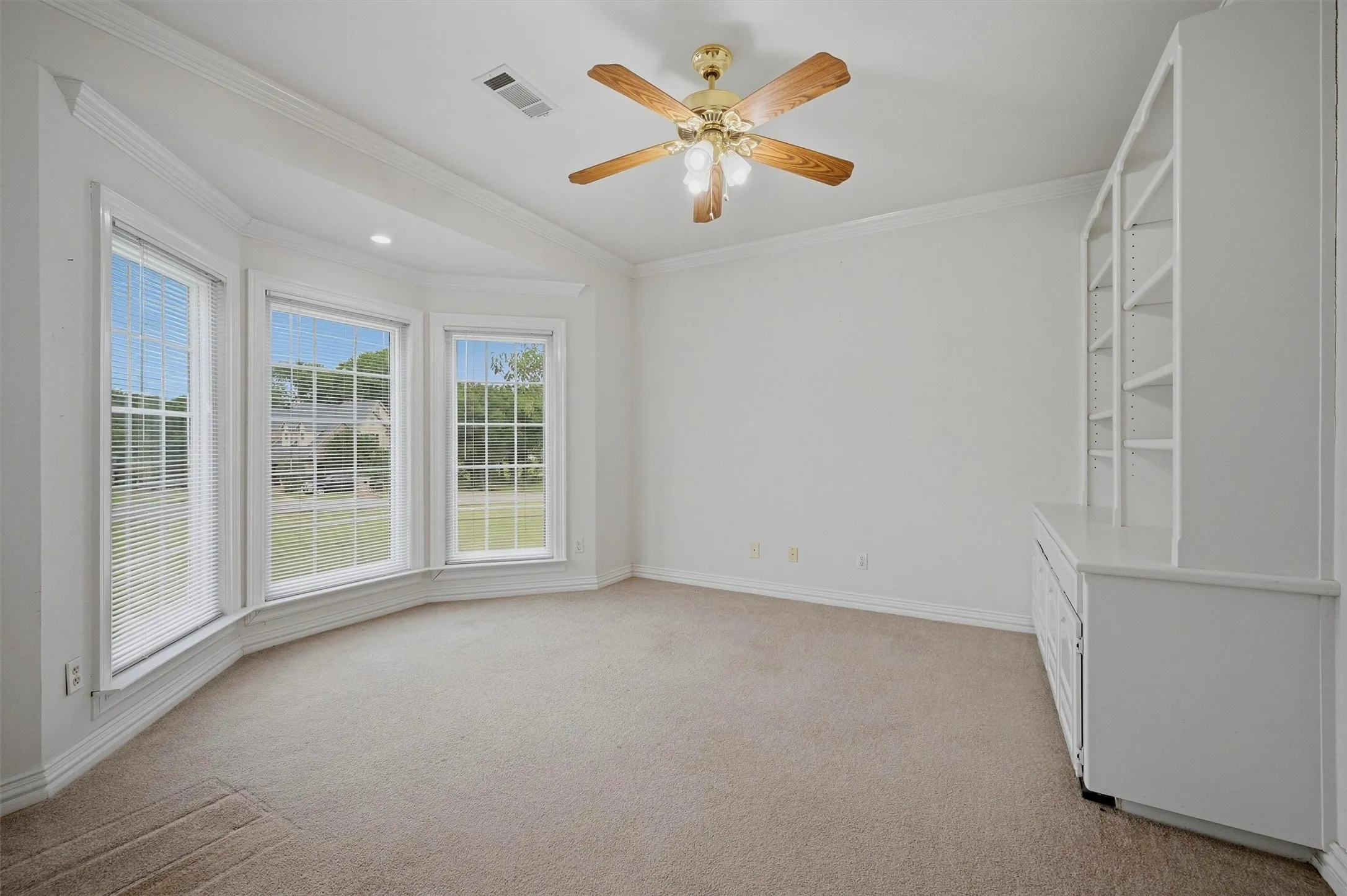 Single Family Residence For Sale in Grayson County , 1005 Catalina Drive, Bells, Texas 75414, 3 Bedroom, 2 Bathroom, 2 Garage spaces, 2,119 Sqft, built in 1999, mls#21282349, Real Estate Agent in Bells, Homes For Sale in Grayson county, Homes For Sale in Bells, Realtor in Bells Texas, Real Estate Brokerage Independent Realty Texas, Luminita Cordes Realtor