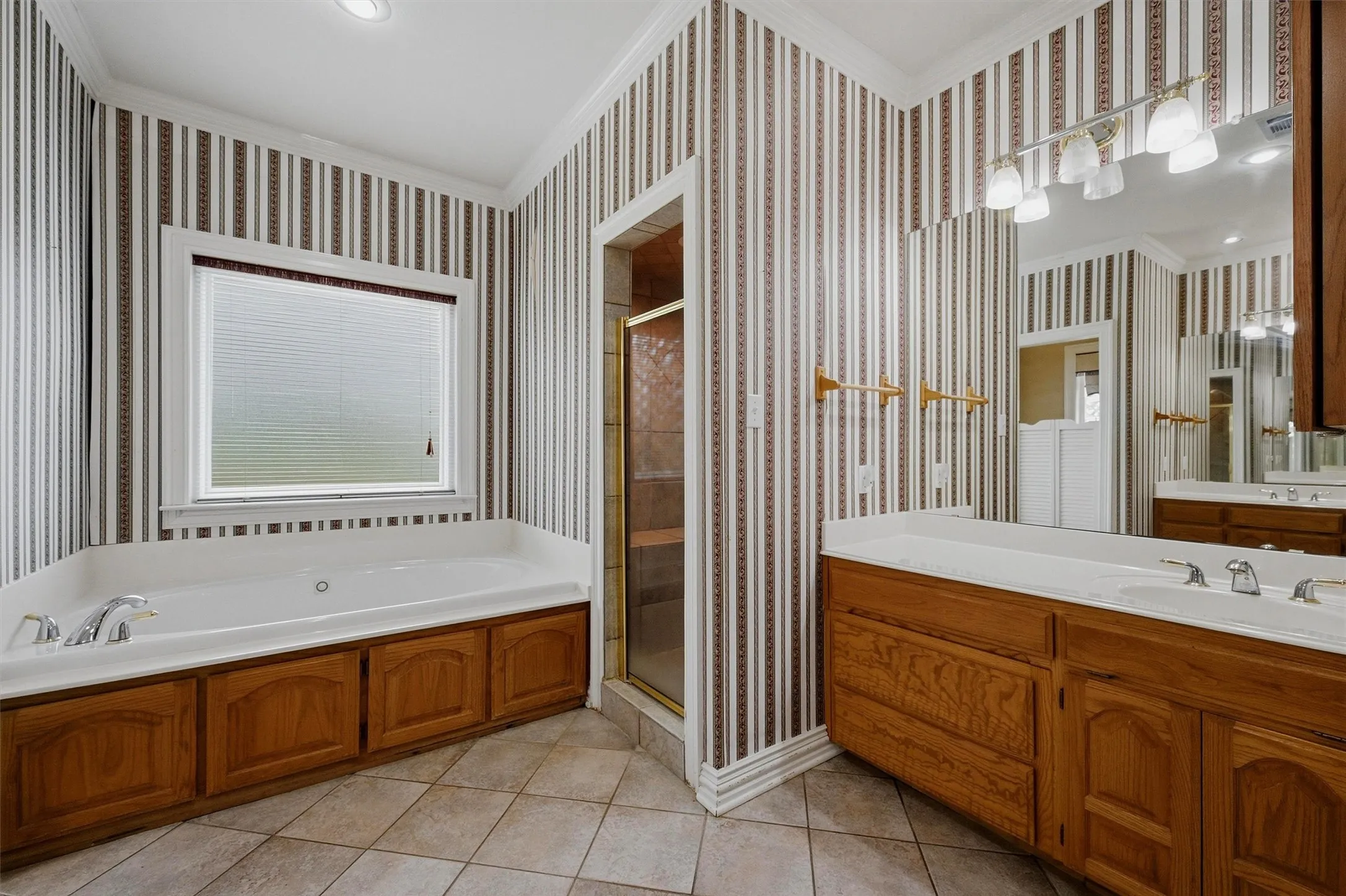 Single Family Residence For Sale in Grayson County , 1005 Catalina Drive, Bells, Texas 75414, 3 Bedroom, 2 Bathroom, 2 Garage spaces, 2,119 Sqft, built in 1999, mls#21282349, Real Estate Agent in Bells, Homes For Sale in Grayson county, Homes For Sale in Bells, Realtor in Bells Texas, Real Estate Brokerage Independent Realty Texas, Luminita Cordes Realtor