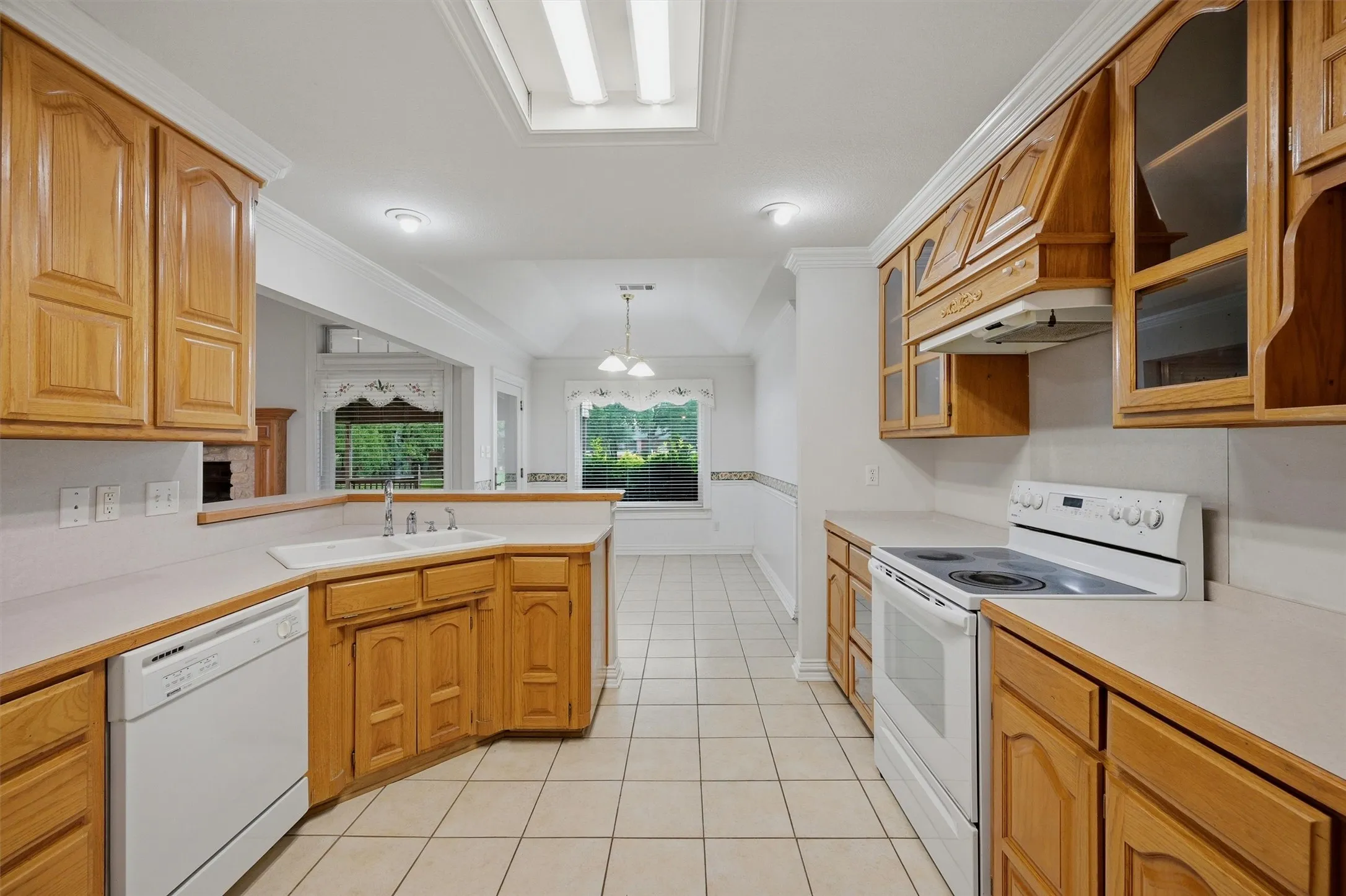 Single Family Residence For Sale in Grayson County , 1005 Catalina Drive, Bells, Texas 75414, 3 Bedroom, 2 Bathroom, 2 Garage spaces, 2,119 Sqft, built in 1999, mls#21282349, Real Estate Agent in Bells, Homes For Sale in Grayson county, Homes For Sale in Bells, Realtor in Bells Texas, Real Estate Brokerage Independent Realty Texas, Luminita Cordes Realtor