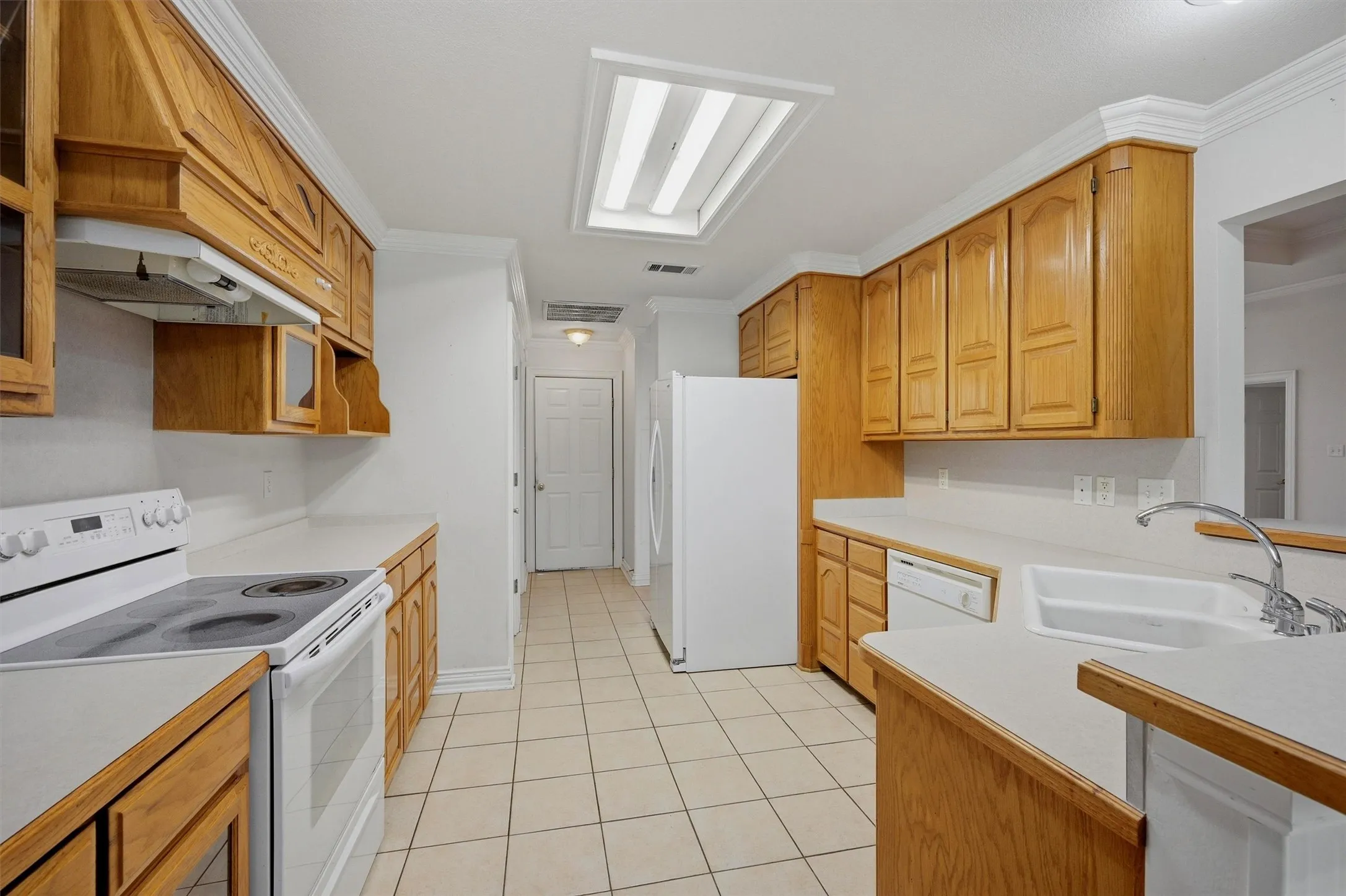 Single Family Residence For Sale in Grayson County , 1005 Catalina Drive, Bells, Texas 75414, 3 Bedroom, 2 Bathroom, 2 Garage spaces, 2,119 Sqft, built in 1999, mls#21282349, Real Estate Agent in Bells, Homes For Sale in Grayson county, Homes For Sale in Bells, Realtor in Bells Texas, Real Estate Brokerage Independent Realty Texas, Luminita Cordes Realtor