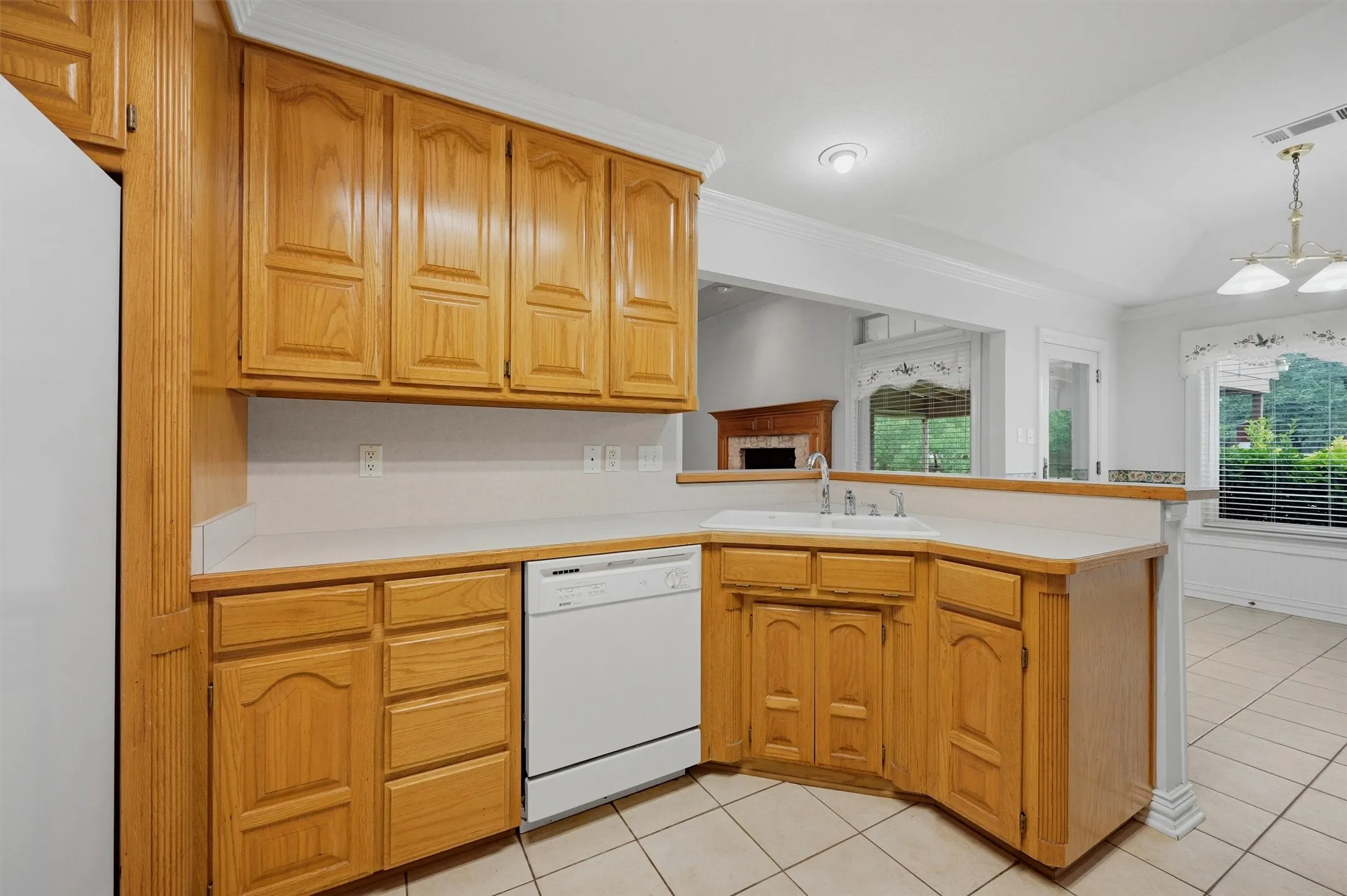 Single Family Residence For Sale in Grayson County , 1005 Catalina Drive, Bells, Texas 75414, 3 Bedroom, 2 Bathroom, 2 Garage spaces, 2,119 Sqft, built in 1999, mls#21282349, Real Estate Agent in Bells, Homes For Sale in Grayson county, Homes For Sale in Bells, Realtor in Bells Texas, Real Estate Brokerage Independent Realty Texas, Luminita Cordes Realtor