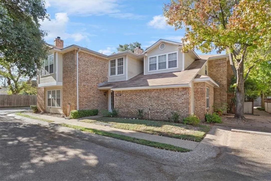 Condominium For Sale in Mc Lennan County , 2306 Melissa Drive, Waco, Texas 76708, 2 Bedroom, 1 Bathroom, Garage spaces, 1,239 Sqft, built in 1982, mls#21278986, Real Estate Agent in Waco, Homes For Sale in Mc Lennan county, Homes For Sale in Waco, Realtor in Waco Texas, Real Estate Brokerage Independent Realty Texas, Luminita Cordes Realtor