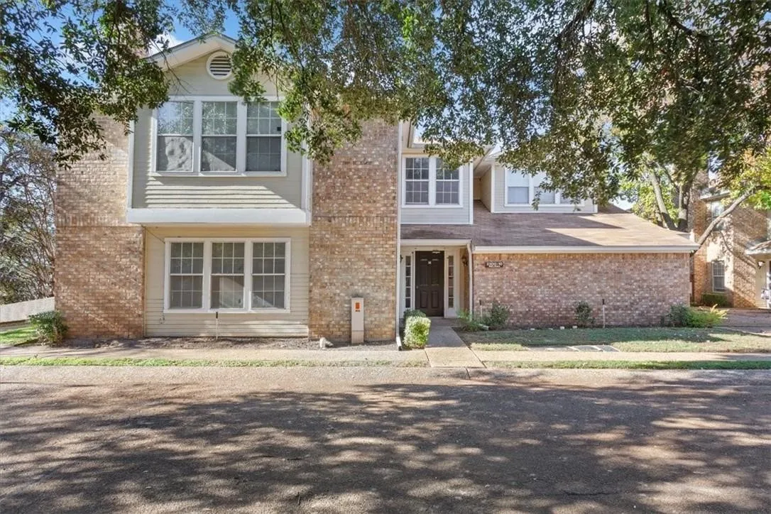 Condominium For Sale in Mc Lennan County , 2306 Melissa Drive, Waco, Texas 76708, 2 Bedroom, 1 Bathroom, Garage spaces, 1,239 Sqft, built in 1982, mls#21278986, Real Estate Agent in Waco, Homes For Sale in Mc Lennan county, Homes For Sale in Waco, Realtor in Waco Texas, Real Estate Brokerage Independent Realty Texas, Luminita Cordes Realtor