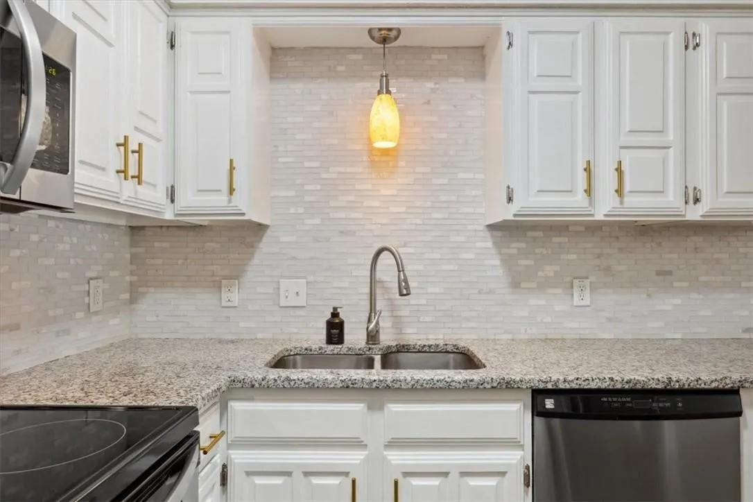 Condominium For Sale in Mc Lennan County , 2306 Melissa Drive, Waco, Texas 76708, 2 Bedroom, 1 Bathroom, Garage spaces, 1,239 Sqft, built in 1982, mls#21278986, Real Estate Agent in Waco, Homes For Sale in Mc Lennan county, Homes For Sale in Waco, Realtor in Waco Texas, Real Estate Brokerage Independent Realty Texas, Luminita Cordes Realtor