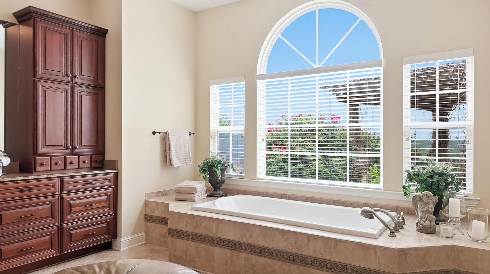 Single Family Residence For Sale in Mills County , 36 Quail Ridge Drive, Goldthwaite, Texas 76844, 5 Bedroom, 5 Bathroom, 2 Garage spaces, 4,734 Sqft, built in 2005, Price $1,099,000, mls#21281682, Real Estate Agent in Goldthwaite, Homes For Sale in Mills county, Homes For Sale in Goldthwaite, Realtor in Goldthwaite Texas, Real Estate Brokerage Independent Realty Texas, Luminita Cordes Realtor