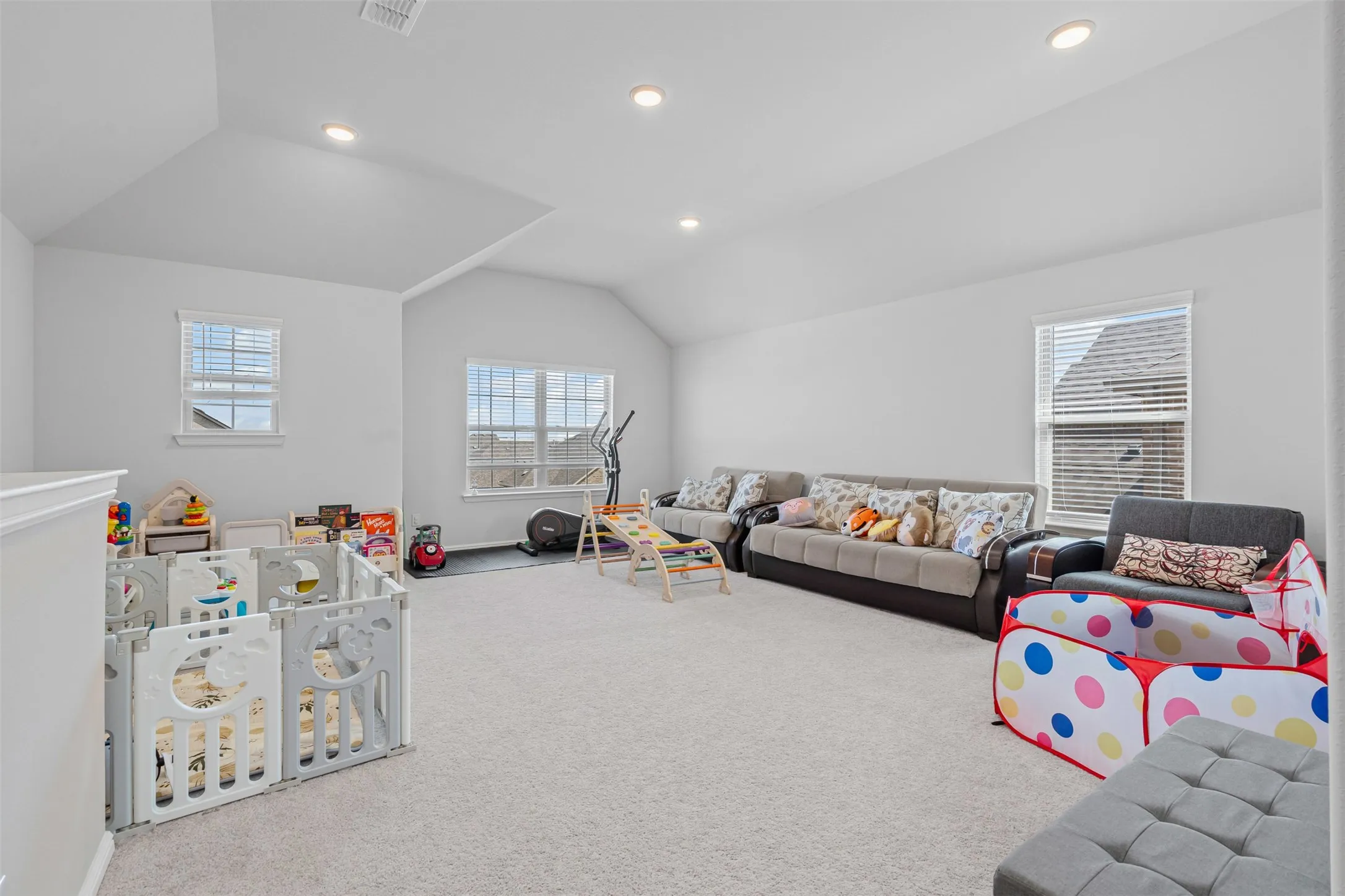 Single Family Residence For Rent in Johnson County , 1206 Fox Chase Drive, Mansfield, Texas 76063, 4 Bedroom, 3 Bathroom, 2 Garage spaces, 2,769 Sqft, built in 2022, mls#21282378, Real Estate Agent in Mansfield, Homes For Rent in Johnson county, Homes For Rent in Mansfield, Realtor in Mansfield Texas, Real Estate Brokerage Independent Realty Texas, Luminita Cordes Realtor