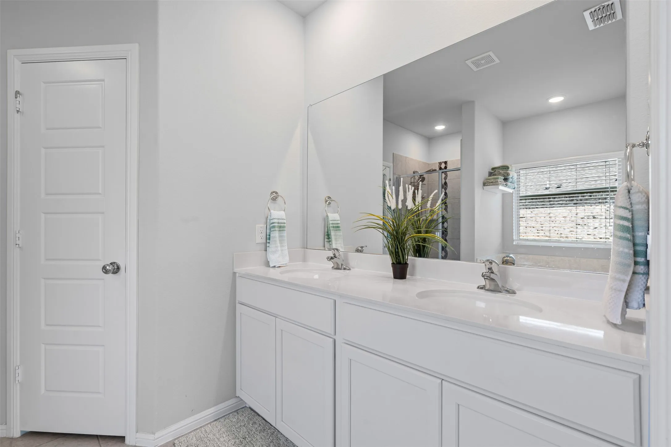 Single Family Residence For Rent in Johnson County , 1206 Fox Chase Drive, Mansfield, Texas 76063, 4 Bedroom, 3 Bathroom, 2 Garage spaces, 2,769 Sqft, built in 2022, mls#21282378, Real Estate Agent in Mansfield, Homes For Rent in Johnson county, Homes For Rent in Mansfield, Realtor in Mansfield Texas, Real Estate Brokerage Independent Realty Texas, Luminita Cordes Realtor