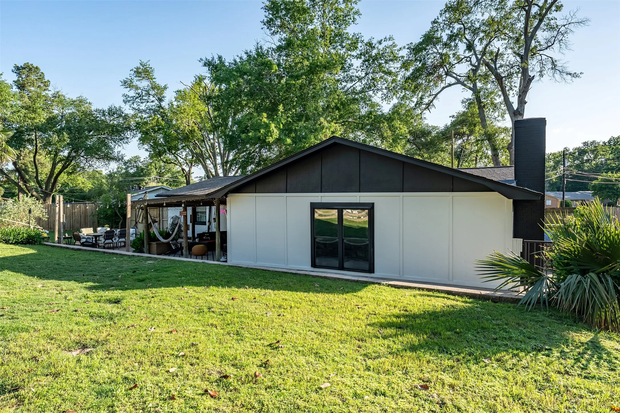 Single Family Residence For Sale in Smith County , 3020 Meadowlark, Tyler, Texas 75701, 3 Bedroom, 2 Bathroom, 1 Garage spaces, 1,919 Sqft, built in 1959, mls#21282377, Real Estate Agent in Tyler, Homes For Sale in Smith county, Homes For Sale in Tyler, Realtor in Tyler Texas, Real Estate Brokerage Independent Realty Texas, Luminita Cordes Realtor