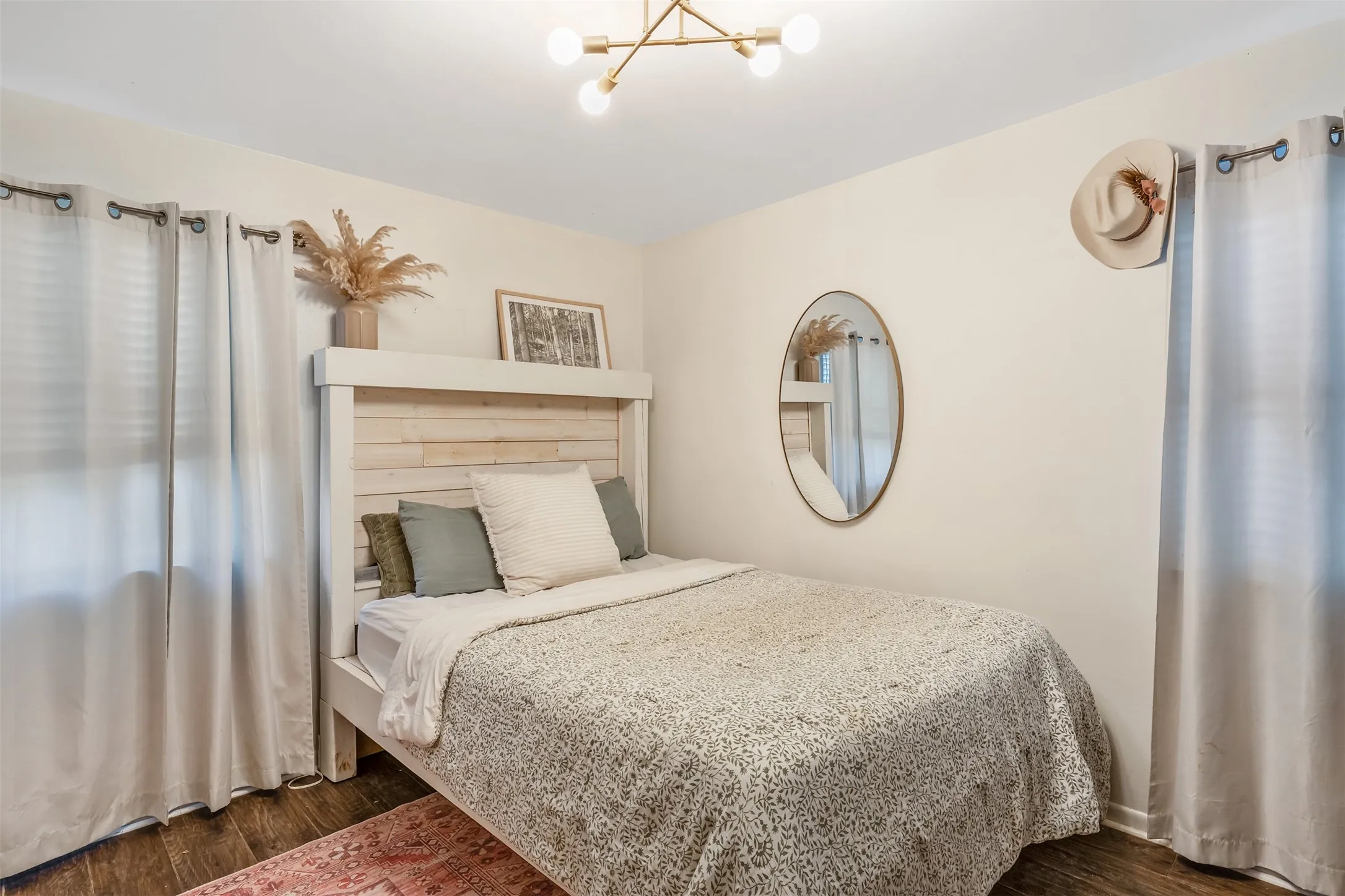 Single Family Residence For Sale in Smith County , 3020 Meadowlark, Tyler, Texas 75701, 3 Bedroom, 2 Bathroom, 1 Garage spaces, 1,919 Sqft, built in 1959, mls#21282377, Real Estate Agent in Tyler, Homes For Sale in Smith county, Homes For Sale in Tyler, Realtor in Tyler Texas, Real Estate Brokerage Independent Realty Texas, Luminita Cordes Realtor