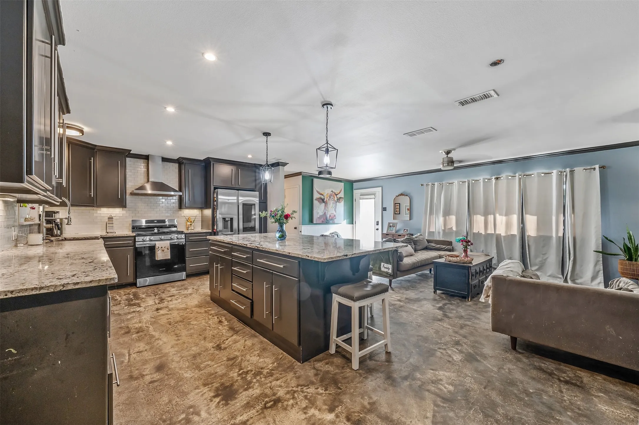 Single Family Residence For Sale in Smith County , 3020 Meadowlark, Tyler, Texas 75701, 3 Bedroom, 2 Bathroom, 1 Garage spaces, 1,919 Sqft, built in 1959, mls#21282377, Real Estate Agent in Tyler, Homes For Sale in Smith county, Homes For Sale in Tyler, Realtor in Tyler Texas, Real Estate Brokerage Independent Realty Texas, Luminita Cordes Realtor