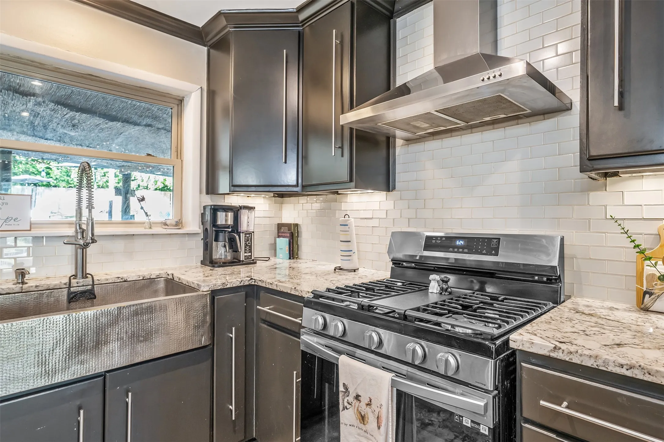 Single Family Residence For Sale in Smith County , 3020 Meadowlark, Tyler, Texas 75701, 3 Bedroom, 2 Bathroom, 1 Garage spaces, 1,919 Sqft, built in 1959, mls#21282377, Real Estate Agent in Tyler, Homes For Sale in Smith county, Homes For Sale in Tyler, Realtor in Tyler Texas, Real Estate Brokerage Independent Realty Texas, Luminita Cordes Realtor