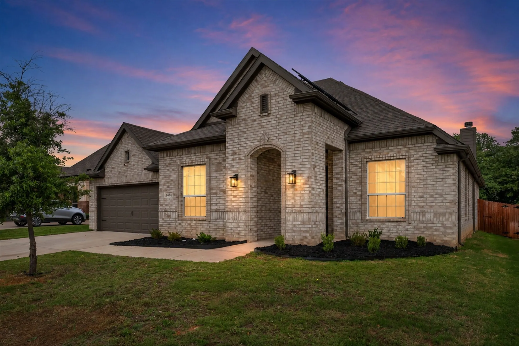 Single Family Residence For Sale in Johnson County , 1068 Wildwood Drive, Joshua, Texas 76058, 3 Bedroom, 3 Bathroom, 2 Garage spaces, 2,449 Sqft, built in 2021, mls#21281307, Real Estate Agent in Joshua, Homes For Sale in Johnson county, Homes For Sale in Joshua, Realtor in Joshua Texas, Real Estate Brokerage Independent Realty Texas, Luminita Cordes Realtor