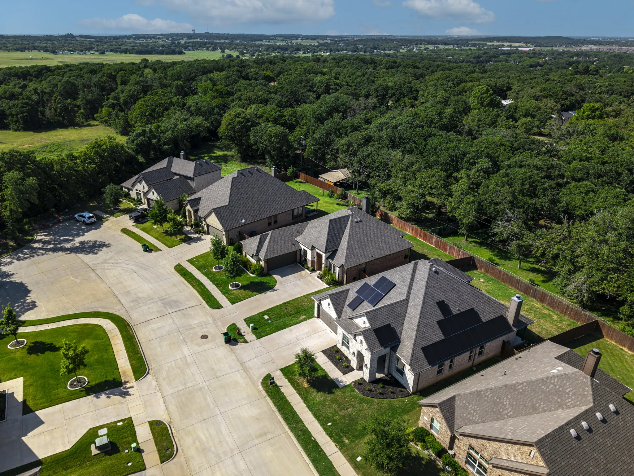 Single Family Residence For Sale in Johnson County , 1068 Wildwood Drive, Joshua, Texas 76058, 3 Bedroom, 3 Bathroom, 2 Garage spaces, 2,449 Sqft, built in 2021, mls#21281307, Real Estate Agent in Joshua, Homes For Sale in Johnson county, Homes For Sale in Joshua, Realtor in Joshua Texas, Real Estate Brokerage Independent Realty Texas, Luminita Cordes Realtor