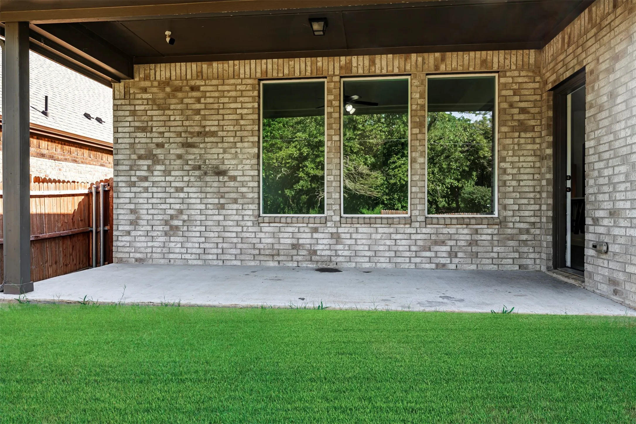 Single Family Residence For Sale in Johnson County , 1068 Wildwood Drive, Joshua, Texas 76058, 3 Bedroom, 3 Bathroom, 2 Garage spaces, 2,449 Sqft, built in 2021, mls#21281307, Real Estate Agent in Joshua, Homes For Sale in Johnson county, Homes For Sale in Joshua, Realtor in Joshua Texas, Real Estate Brokerage Independent Realty Texas, Luminita Cordes Realtor