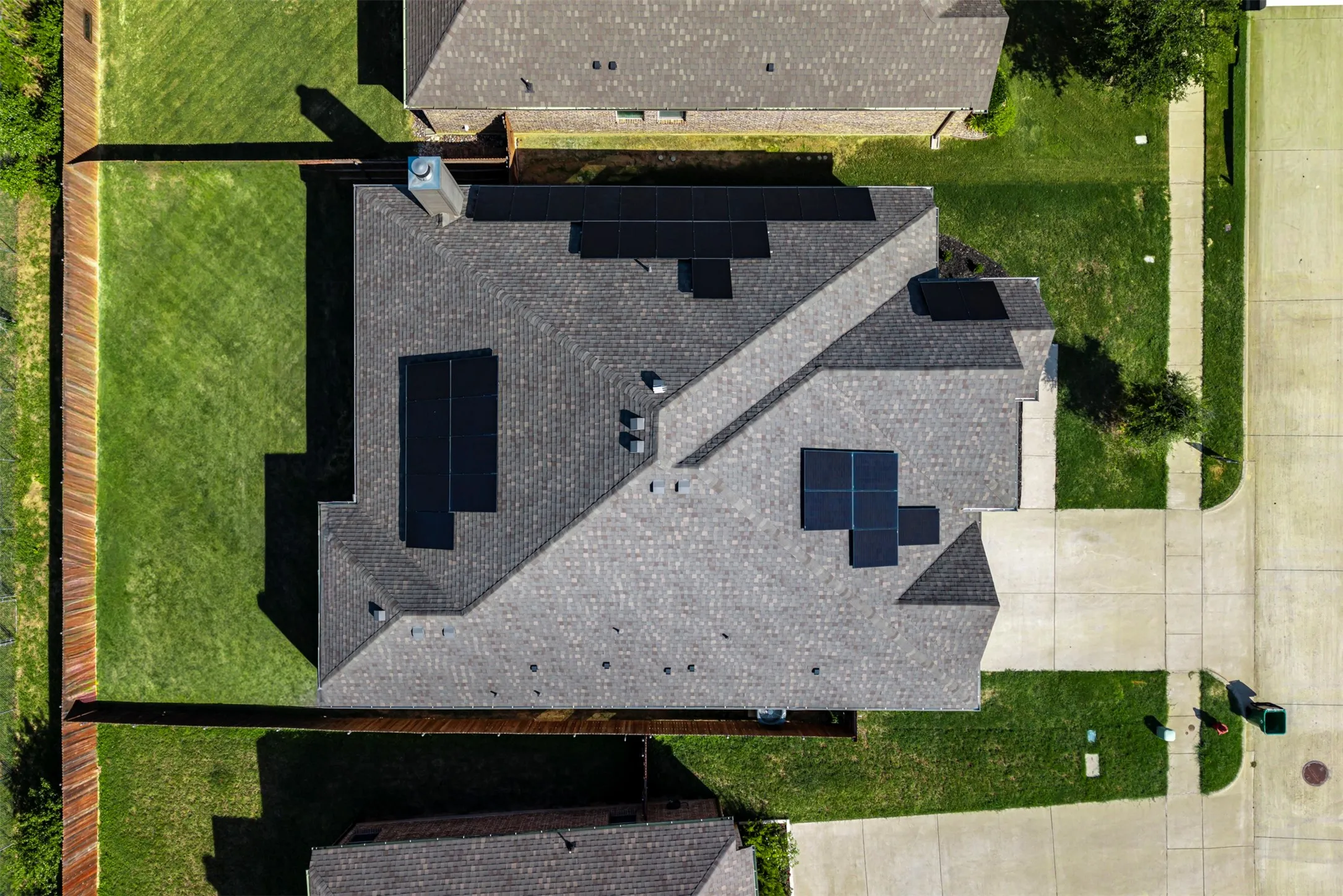 Single Family Residence For Sale in Johnson County , 1068 Wildwood Drive, Joshua, Texas 76058, 3 Bedroom, 3 Bathroom, 2 Garage spaces, 2,449 Sqft, built in 2021, mls#21281307, Real Estate Agent in Joshua, Homes For Sale in Johnson county, Homes For Sale in Joshua, Realtor in Joshua Texas, Real Estate Brokerage Independent Realty Texas, Luminita Cordes Realtor