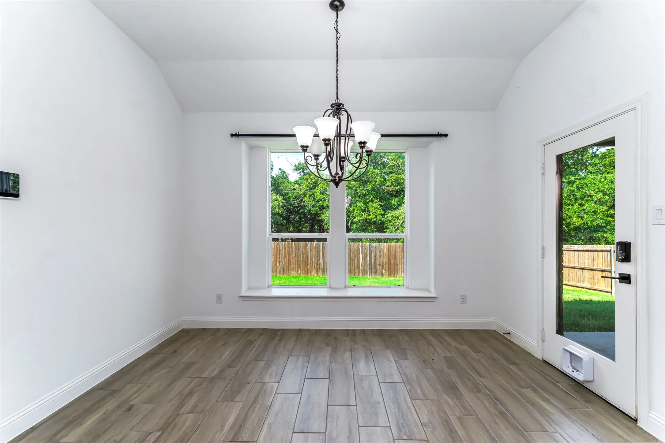 Single Family Residence For Sale in Johnson County , 1068 Wildwood Drive, Joshua, Texas 76058, 3 Bedroom, 3 Bathroom, 2 Garage spaces, 2,449 Sqft, built in 2021, mls#21281307, Real Estate Agent in Joshua, Homes For Sale in Johnson county, Homes For Sale in Joshua, Realtor in Joshua Texas, Real Estate Brokerage Independent Realty Texas, Luminita Cordes Realtor