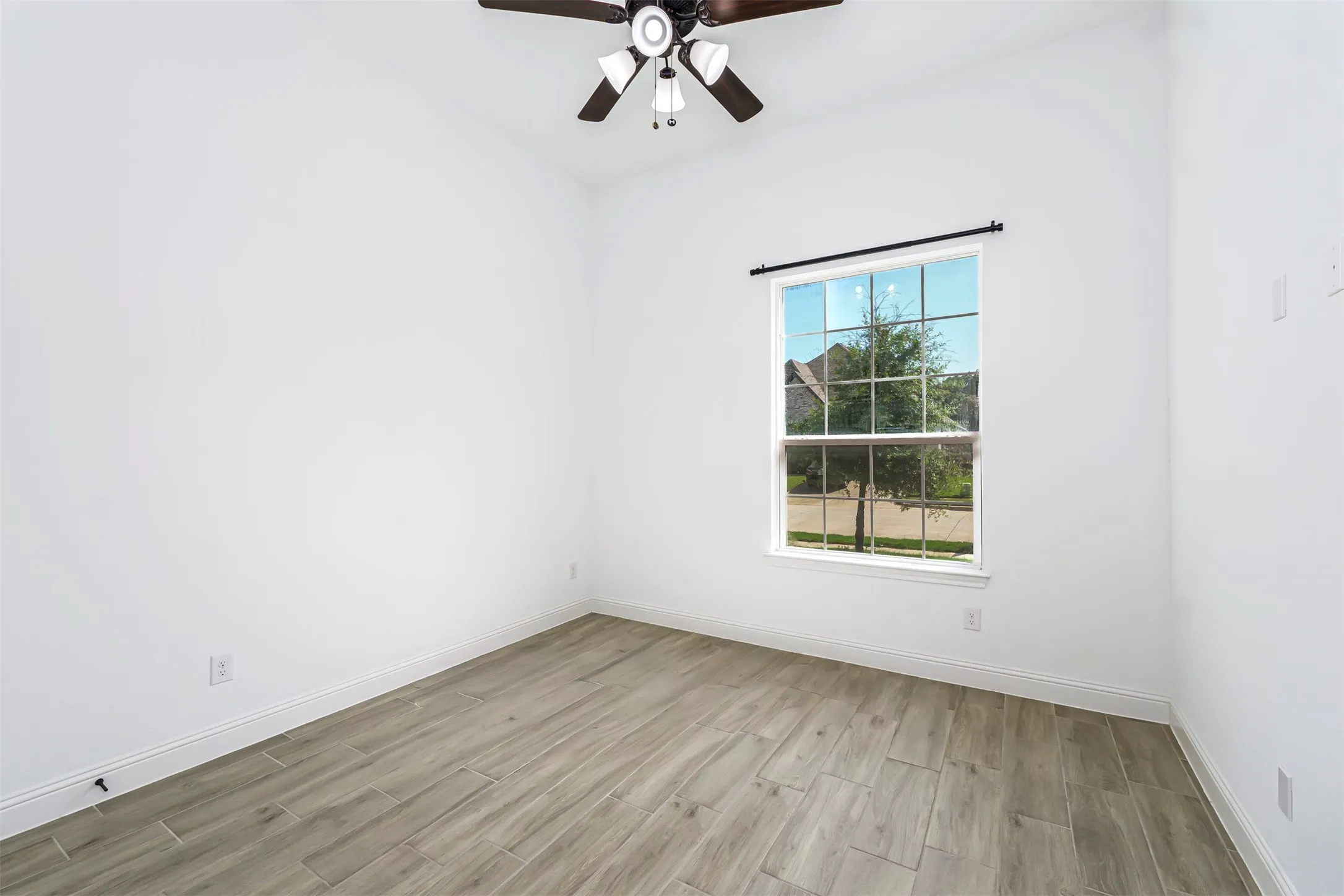 Single Family Residence For Sale in Johnson County , 1068 Wildwood Drive, Joshua, Texas 76058, 3 Bedroom, 3 Bathroom, 2 Garage spaces, 2,449 Sqft, built in 2021, mls#21281307, Real Estate Agent in Joshua, Homes For Sale in Johnson county, Homes For Sale in Joshua, Realtor in Joshua Texas, Real Estate Brokerage Independent Realty Texas, Luminita Cordes Realtor