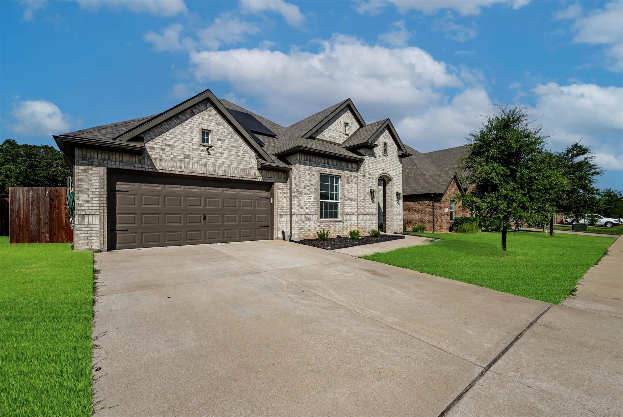 Single Family Residence For Sale in Johnson County , 1068 Wildwood Drive, Joshua, Texas 76058, 3 Bedroom, 3 Bathroom, 2 Garage spaces, 2,449 Sqft, built in 2021, mls#21281307, Real Estate Agent in Joshua, Homes For Sale in Johnson county, Homes For Sale in Joshua, Realtor in Joshua Texas, Real Estate Brokerage Independent Realty Texas, Luminita Cordes Realtor