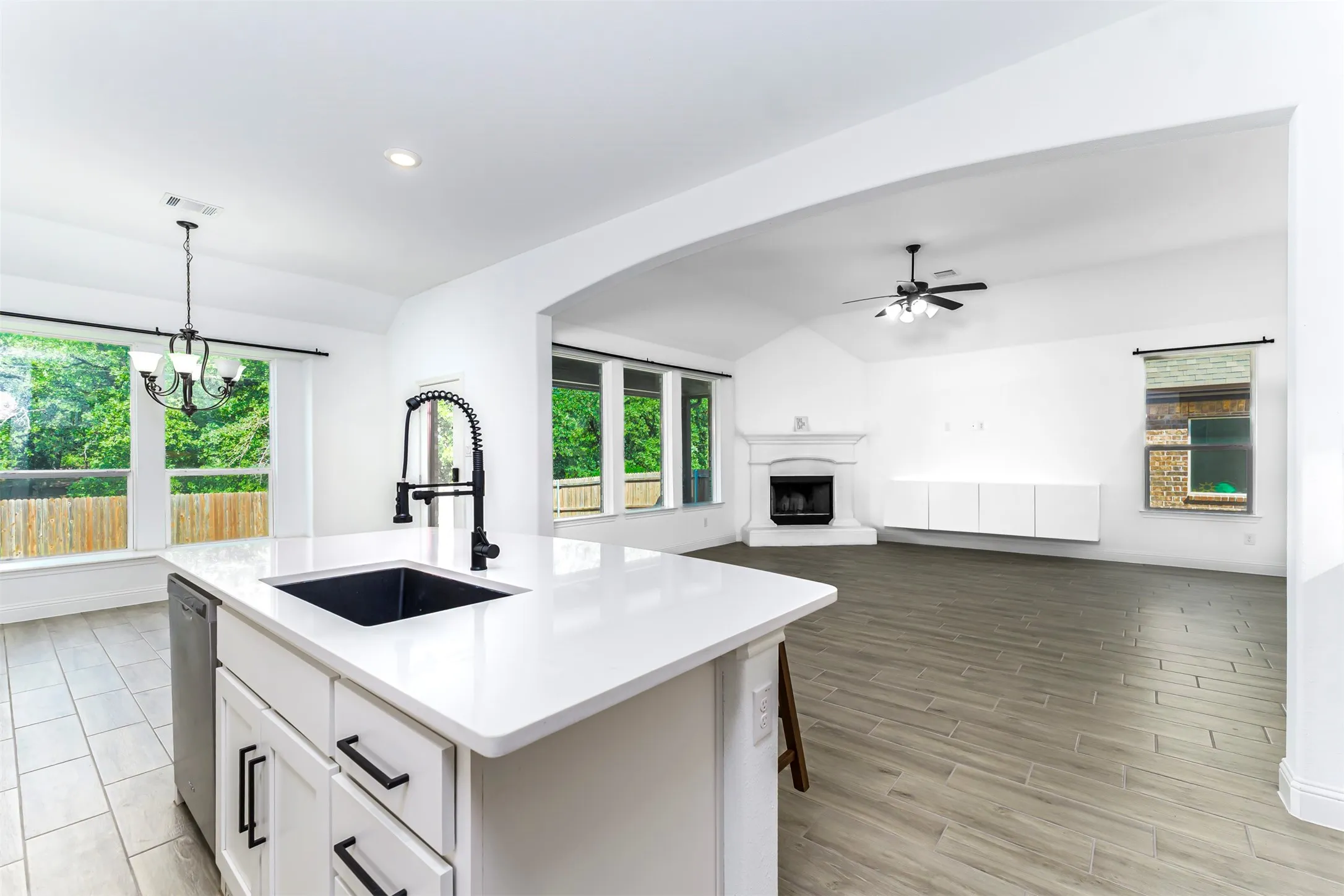Single Family Residence For Sale in Johnson County , 1068 Wildwood Drive, Joshua, Texas 76058, 3 Bedroom, 3 Bathroom, 2 Garage spaces, 2,449 Sqft, built in 2021, mls#21281307, Real Estate Agent in Joshua, Homes For Sale in Johnson county, Homes For Sale in Joshua, Realtor in Joshua Texas, Real Estate Brokerage Independent Realty Texas, Luminita Cordes Realtor