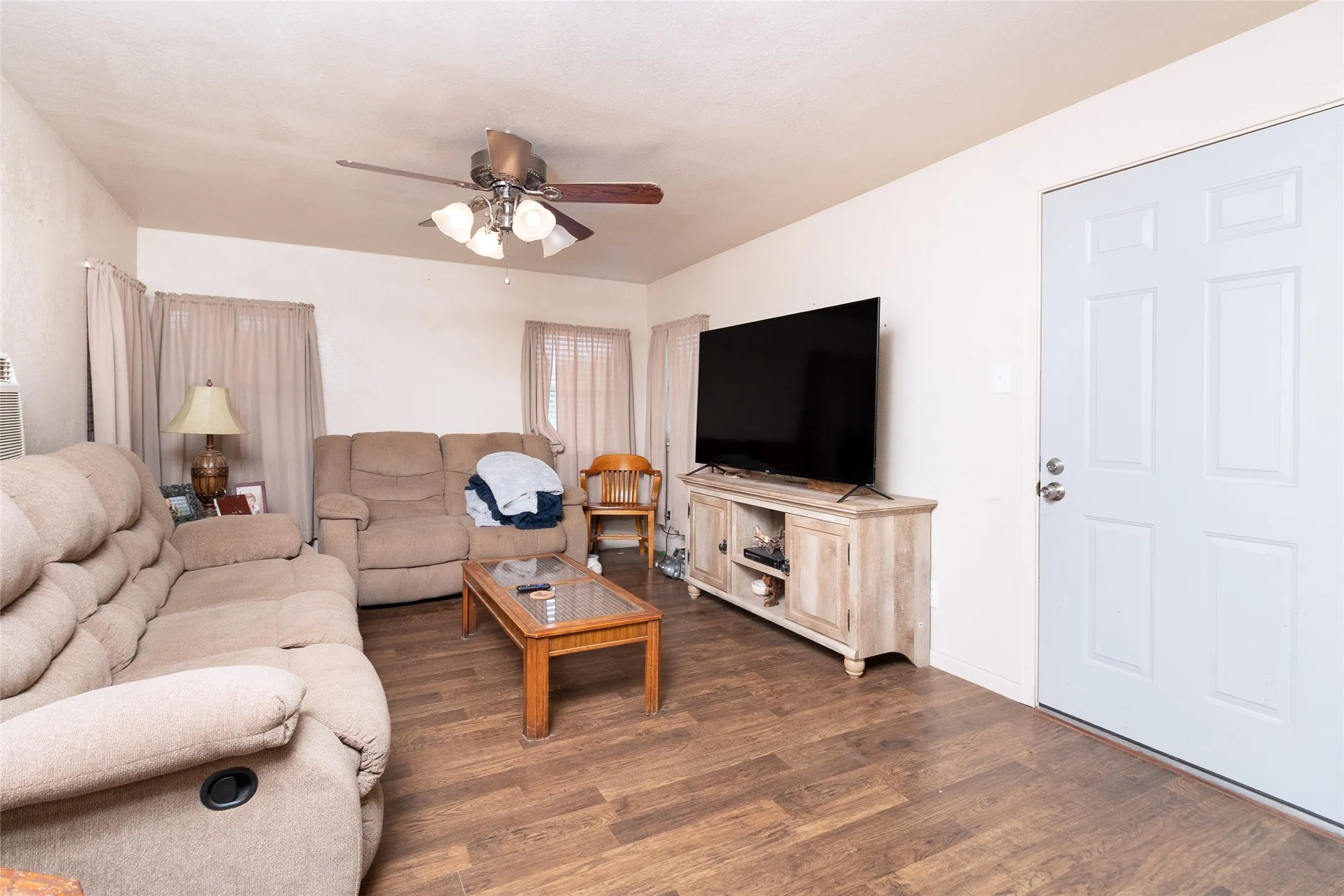 Mobile Home For Sale in Mc Culloch County , 2702 Fife Street, Brady, Texas 76825, 2 Bedrooms, 2 Bathrooms, Garage spaces, 672 Sqft, built in 1980, Price $110,000, mls#21282432, Real Estate Agent in Brady, Homes For Sale in Mc Culloch county, Homes For Sale in Brady, Realtor in Brady Texas, Real Estate Brokerage Independent Realty Texas, Luminita Cordes Realtor