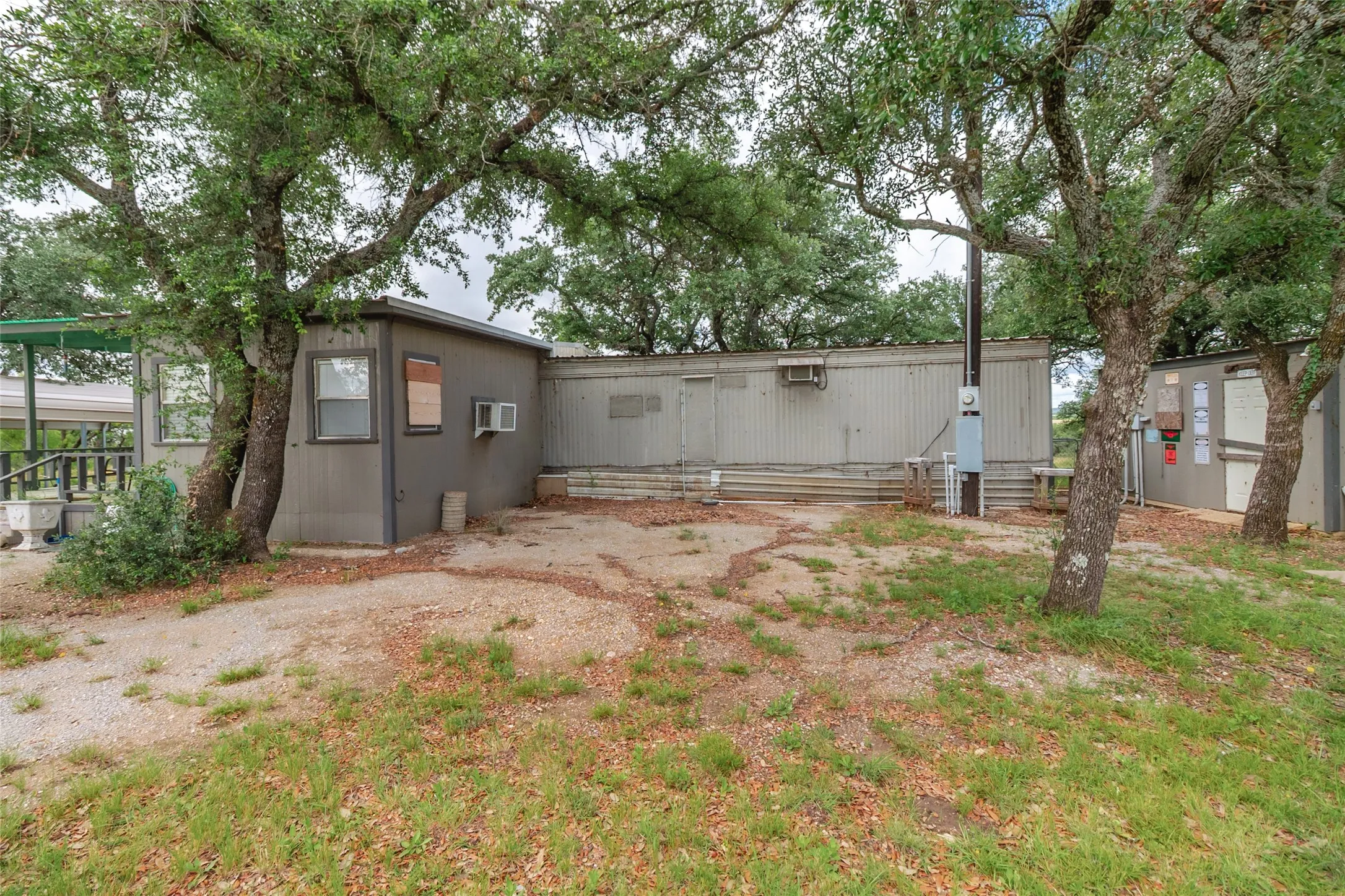 Mobile Home For Sale in Mc Culloch County , 2702 Fife Street, Brady, Texas 76825, 2 Bedrooms, 2 Bathrooms, Garage spaces, 672 Sqft, built in 1980, Price $110,000, mls#21282432, Real Estate Agent in Brady, Homes For Sale in Mc Culloch county, Homes For Sale in Brady, Realtor in Brady Texas, Real Estate Brokerage Independent Realty Texas, Luminita Cordes Realtor