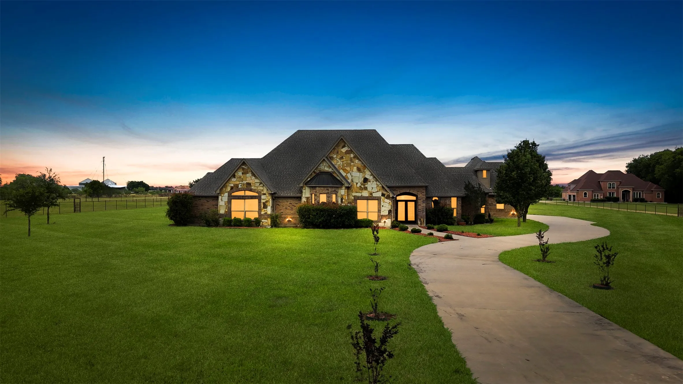 Single Family Residence For Sale in Ellis County , 219 Mohundro Road, Ferris, Texas 75125, 5 Bedrooms, 5 Bathrooms, 3 Garage spaces, 6,119 Sqft, built in 2006, Price $1,250,000, mls#21278985, Real Estate Agent in Ferris, Homes For Sale in Ellis county, Homes For Sale in Ferris, Realtor in Ferris Texas, Real Estate Brokerage Independent Realty Texas, Luminita Cordes Realtor