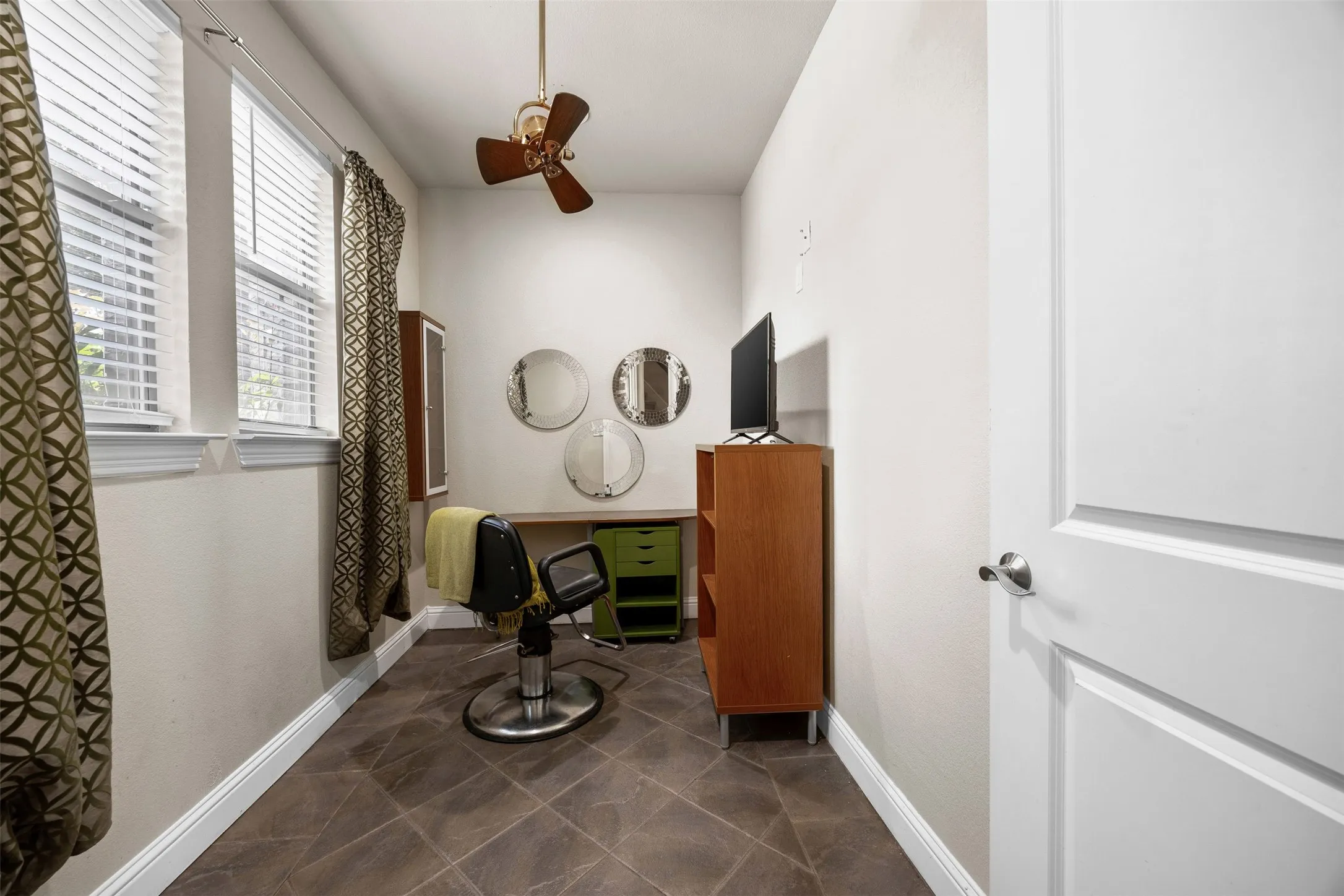 Versatile flex space currently used as a salon, perfect for a hobby room, office, craft room, workout space, or climate-controlled storage.
