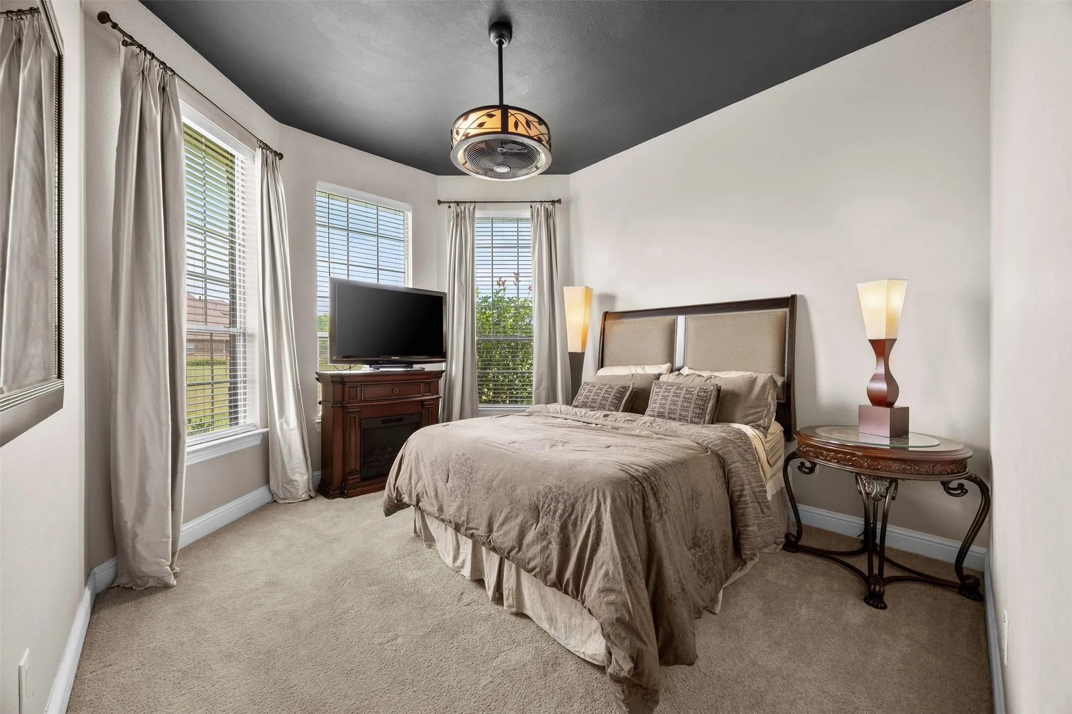 Spacious secondary bedroom with abundant natural light, a large walk-in closet, & private ensuite bathroom—ideal for guests, multigenerational living, or a private retreat.
