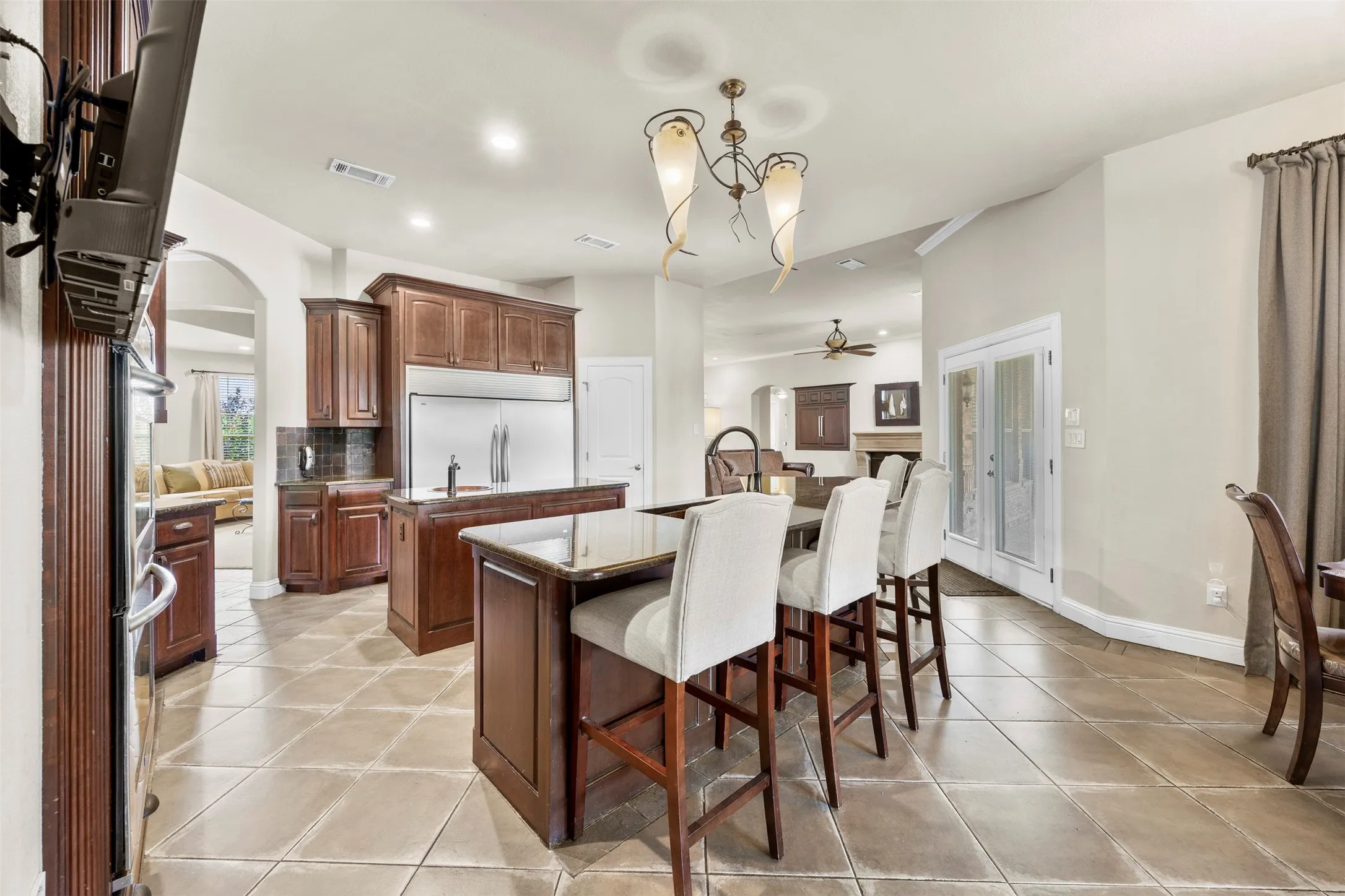 Single Family Residence For Sale in Ellis County , 219 Mohundro Road, Ferris, Texas 75125, 5 Bedrooms, 5 Bathrooms, 3 Garage spaces, 6,119 Sqft, built in 2006, Price $1,250,000, mls#21278985, Real Estate Agent in Ferris, Homes For Sale in Ellis county, Homes For Sale in Ferris, Realtor in Ferris Texas, Real Estate Brokerage Independent Realty Texas, Luminita Cordes Realtor
