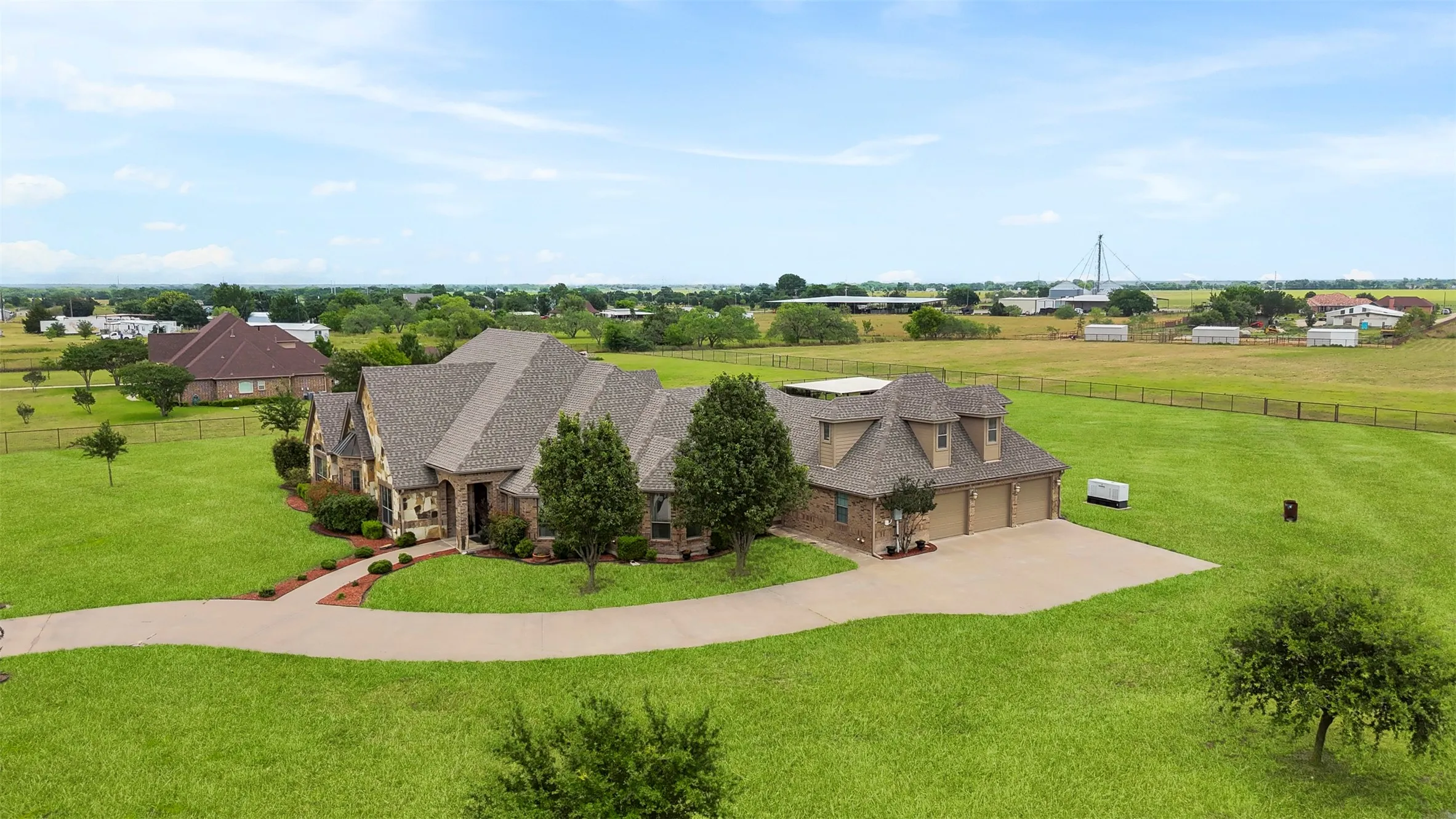 Single Family Residence For Sale in Ellis County , 219 Mohundro Road, Ferris, Texas 75125, 5 Bedrooms, 5 Bathrooms, 3 Garage spaces, 6,119 Sqft, built in 2006, Price $1,250,000, mls#21278985, Real Estate Agent in Ferris, Homes For Sale in Ellis county, Homes For Sale in Ferris, Realtor in Ferris Texas, Real Estate Brokerage Independent Realty Texas, Luminita Cordes Realtor